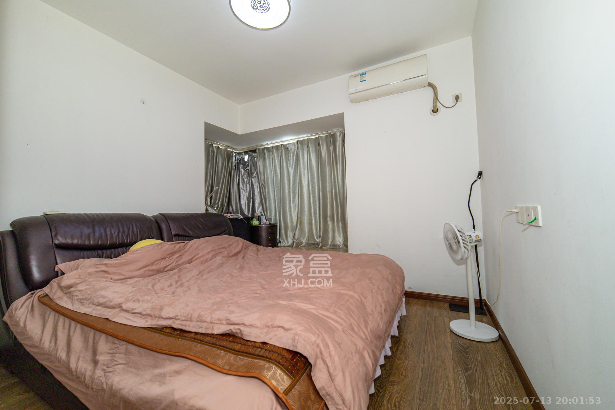 蓝山郡 2室2厅1卫 45.0万 蓝山郡 2室2厅1卫 45.0万卧室