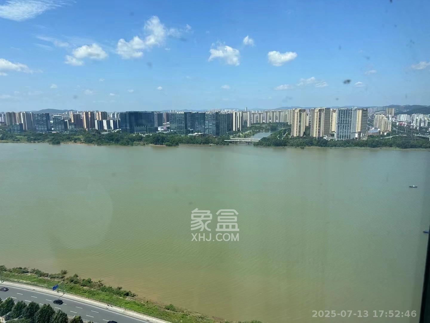万科紫台  3室2厅2卫   7000.00元/月