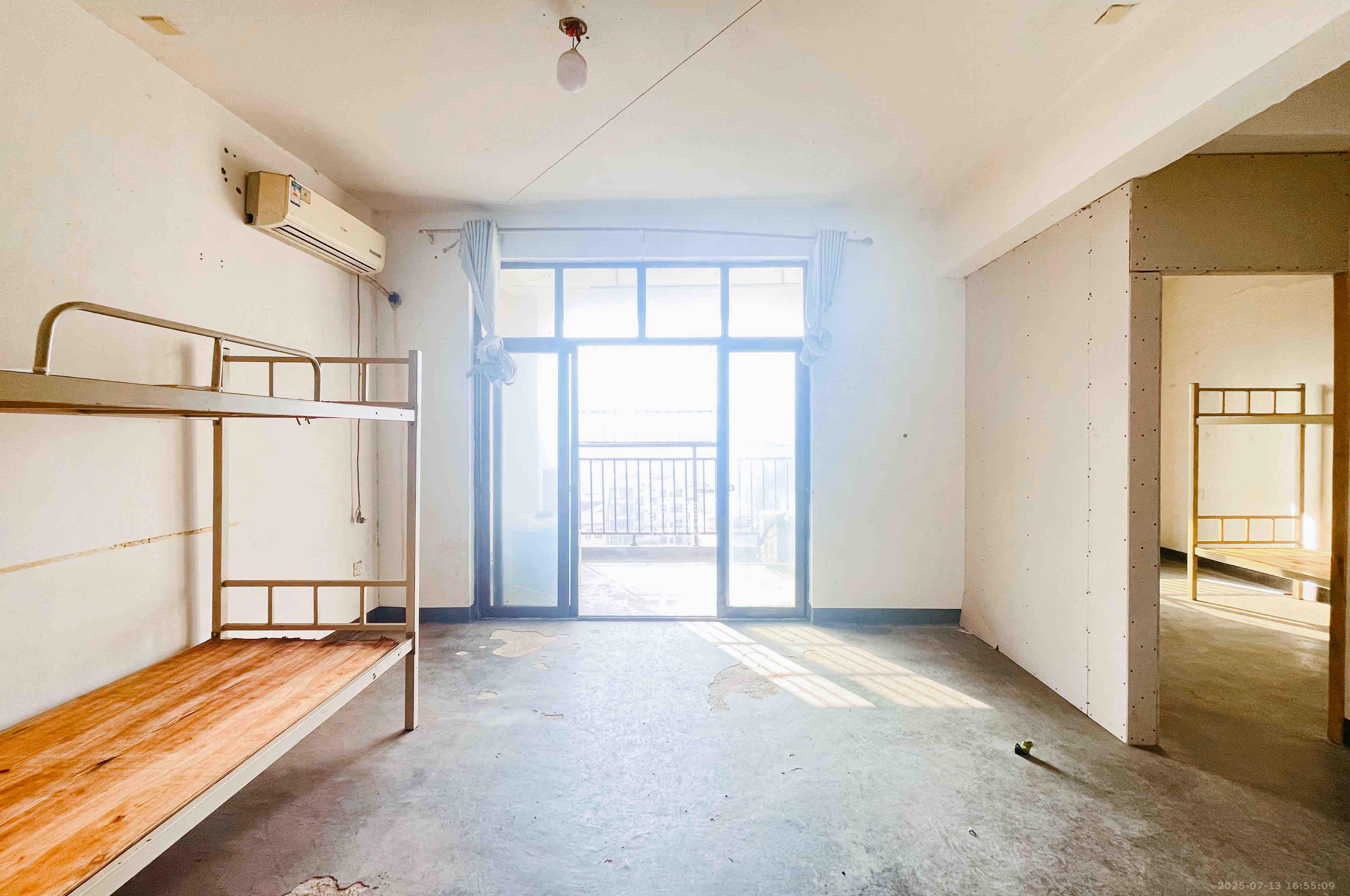 麓山枫情  3室2厅1卫   1900.00元/月室内图