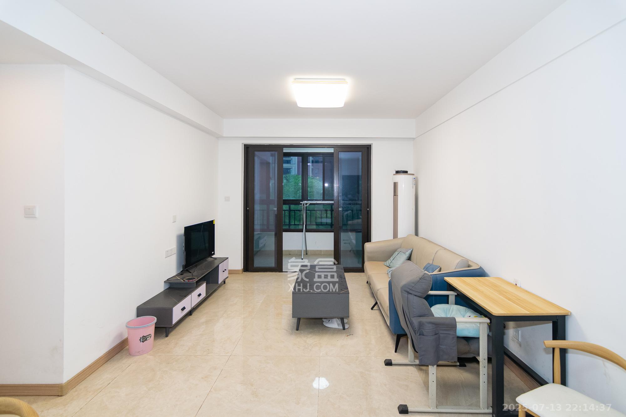 新城国际花都 3室2厅2卫 63.8万 新城国际花都 3室2厅2卫 63.8万客厅