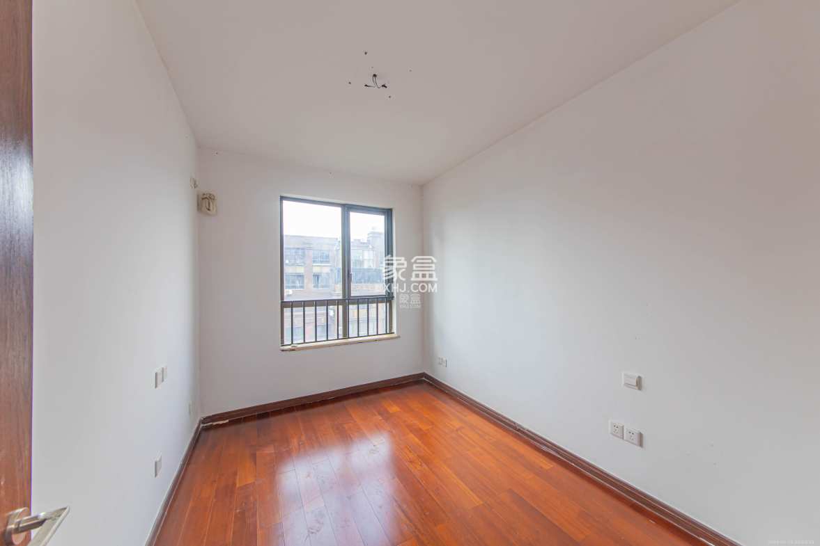 绿地公馆(绿地名邸) 3室2厅2卫 160.0万 绿地公馆(绿地名邸) 3室2厅2卫 160.0万卧室