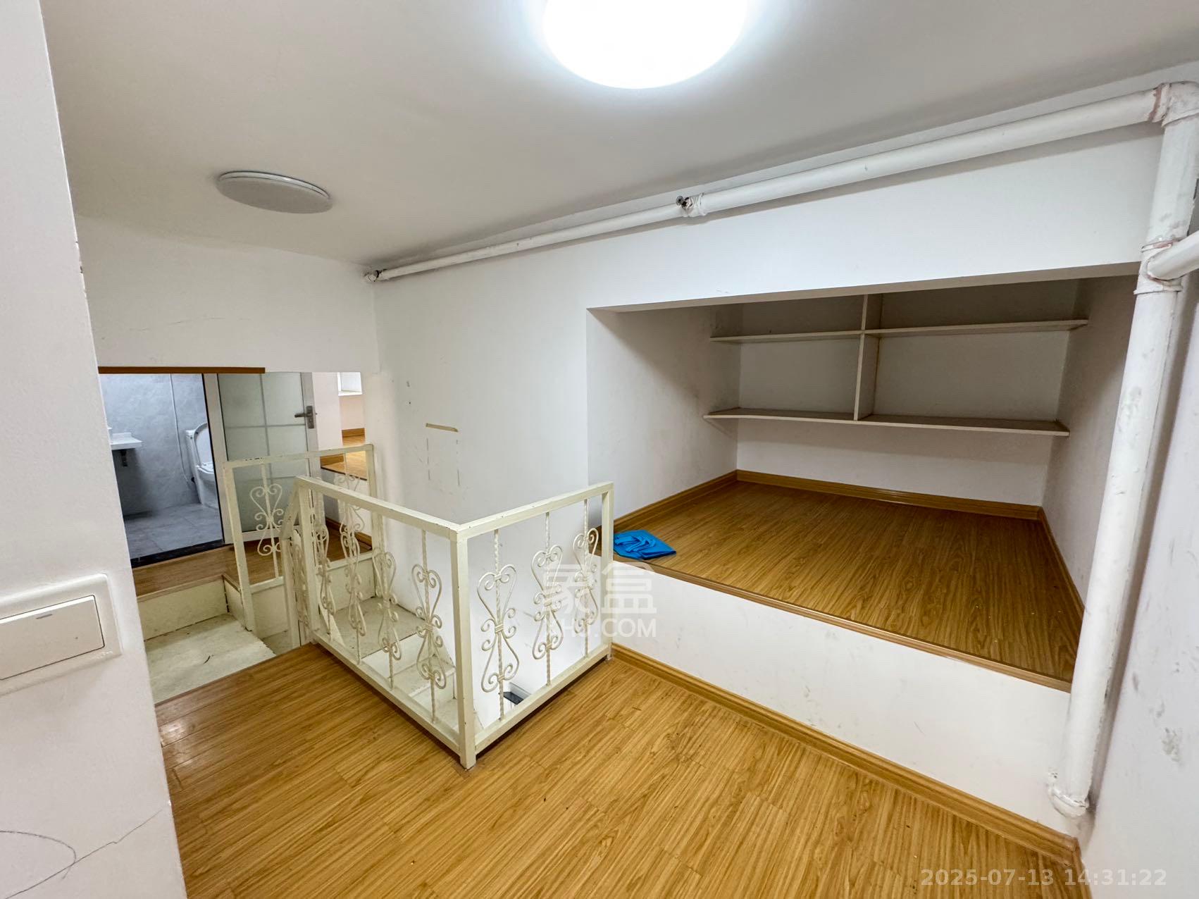 洋湖时代 3室1厅2卫 2700.0元/月 洋湖时代 3室1厅2卫 2700.0元/月室内图