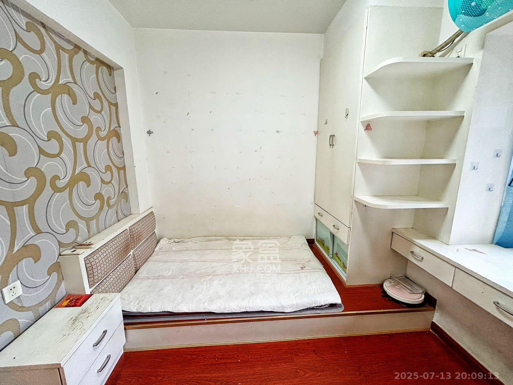 滨江君悦香邸 3室2厅2卫 2600.0元/月 滨江君悦香邸 3室2厅2卫 2600.0元/月室内图