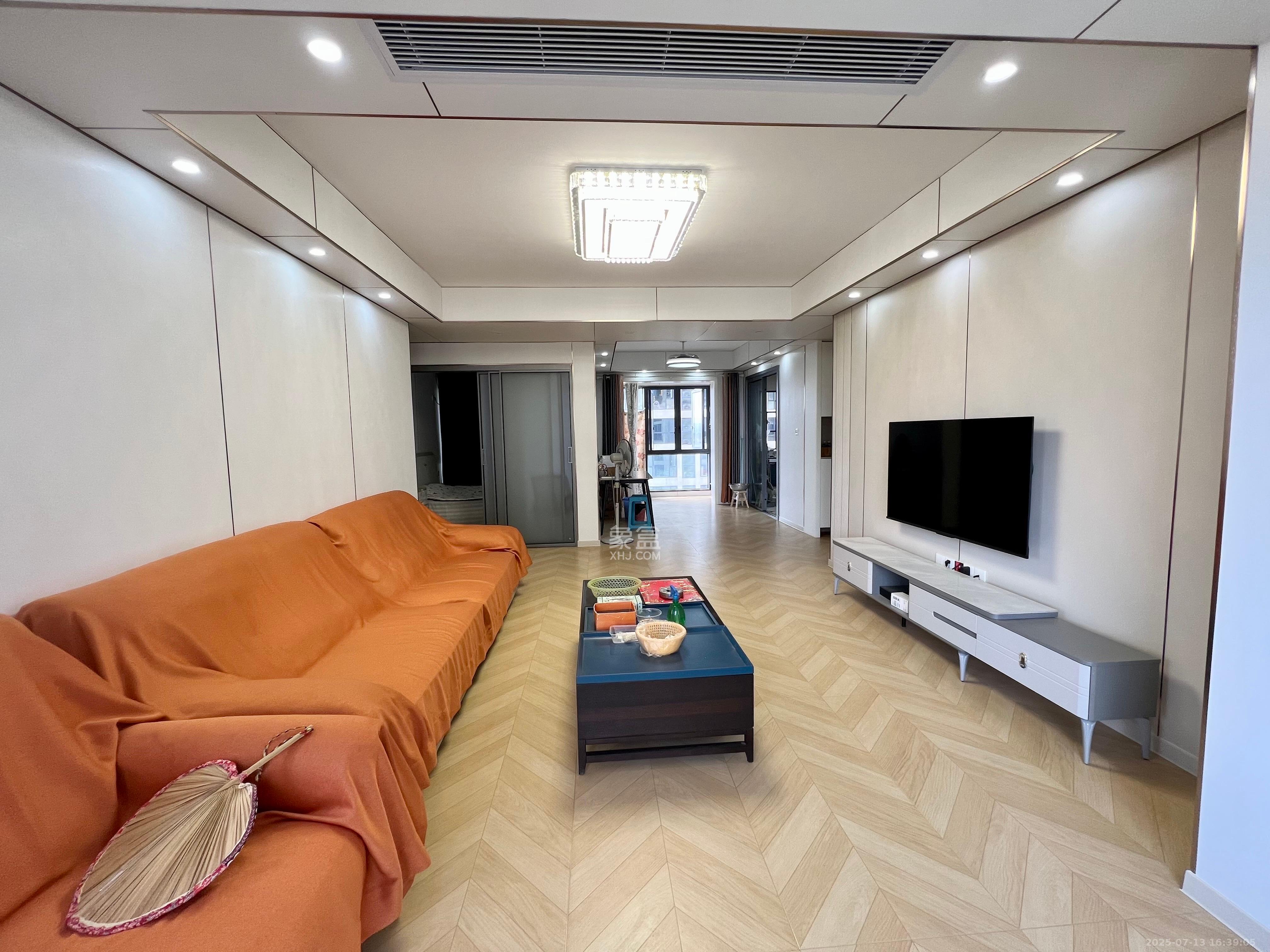 地铁中建君和城  4室2厅2卫   3500.00元/月