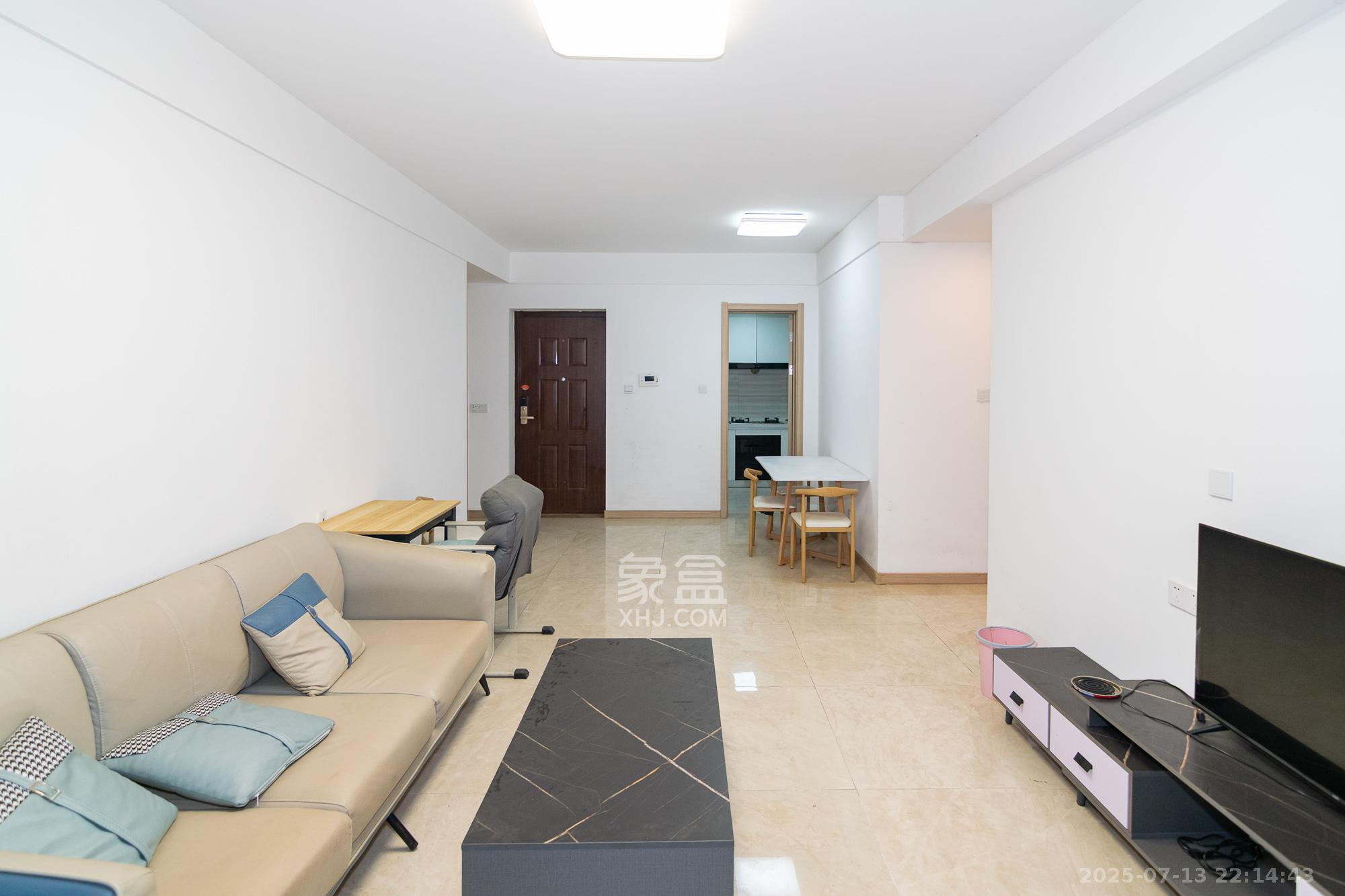 新城国际花都 3室2厅2卫 63.8万 新城国际花都 3室2厅2卫 63.8万客厅