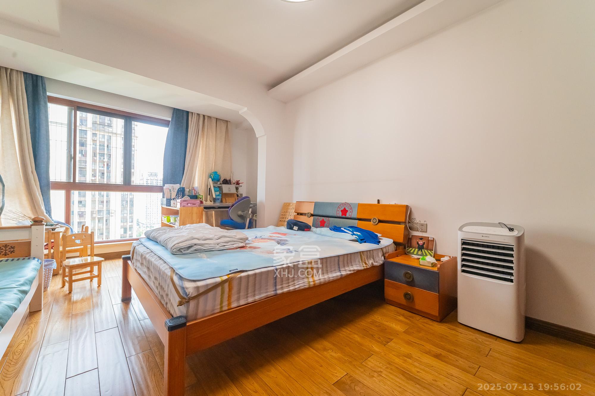 星湖湾一期高层 4室2厅2卫 120.0万 星湖湾一期高层 4室2厅2卫 120.0万卧室