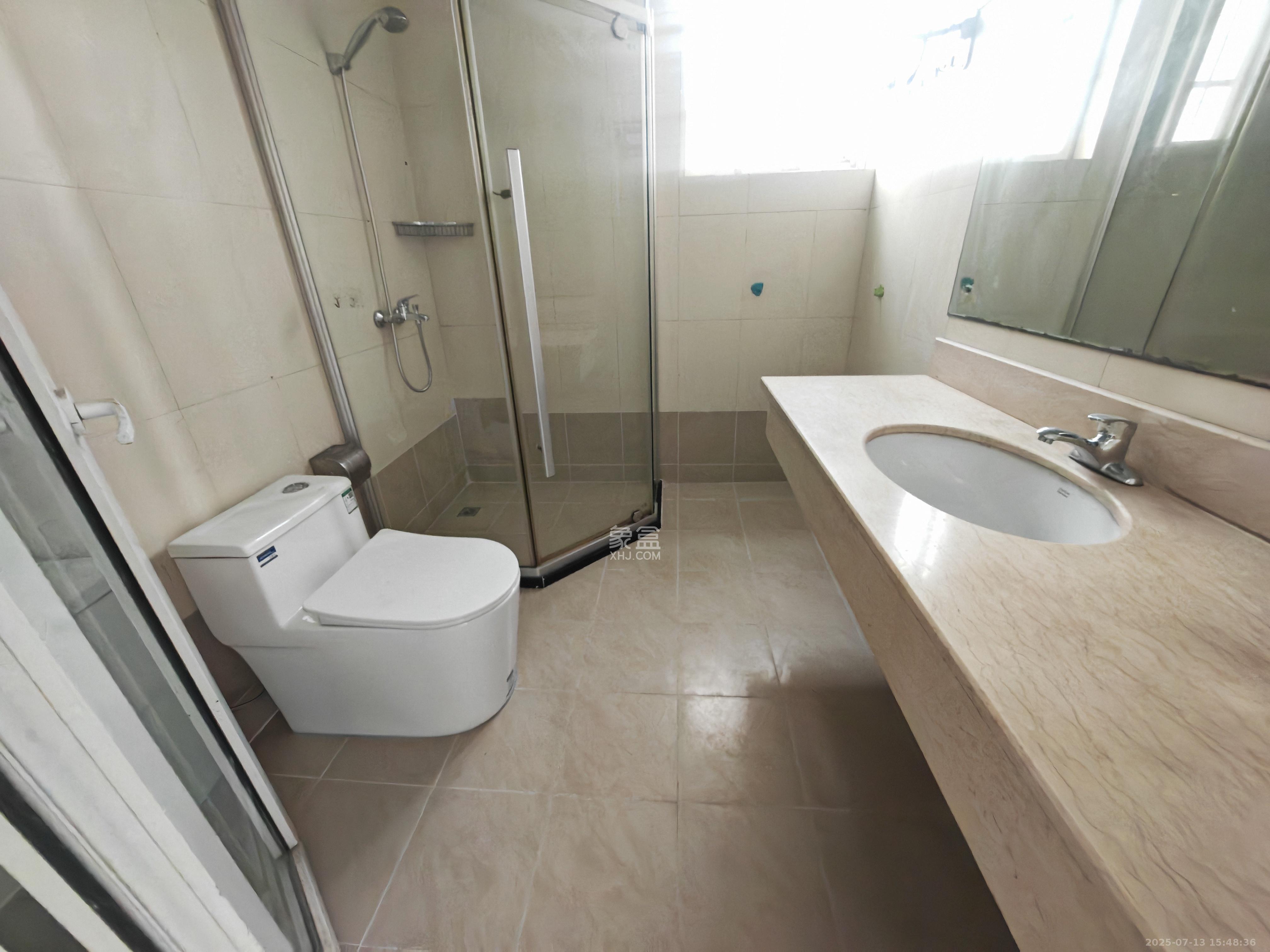 鑫天芙蓉 3室2厅2卫 2200.0元/月 鑫天芙蓉 3室2厅2卫 2200.0元/月室内图