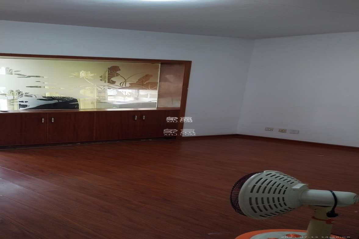 莲湖汽配城 3室2厅2卫 1800.0元/月 莲湖汽配城 3室2厅2卫 1800.0元/月室内图