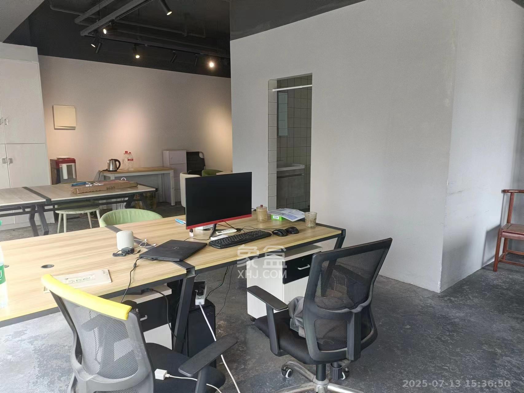 奥克斯滨仕花园(奥克斯洋湖广场/奥克斯中心)  1室1厅1卫    3600.0元/月 奥克斯滨仕花园(奥克斯洋湖广场/奥克斯中心)  1室1厅1卫    3600.0元/月室内图