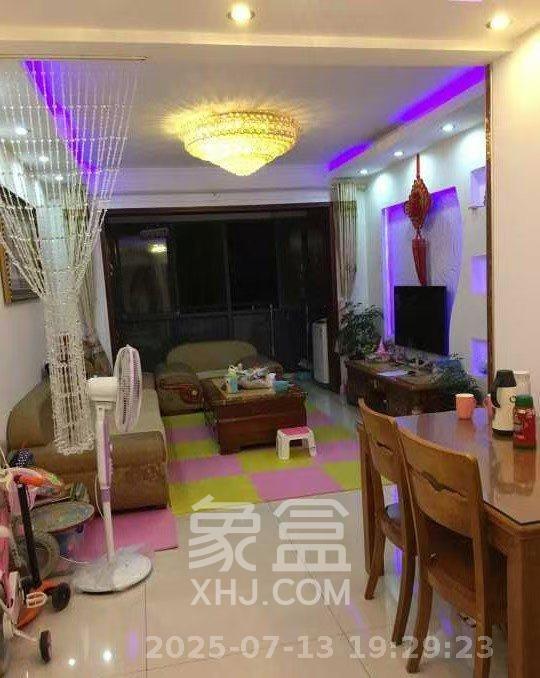 童话里  3室2厅1卫   2300.00元/月室内图1