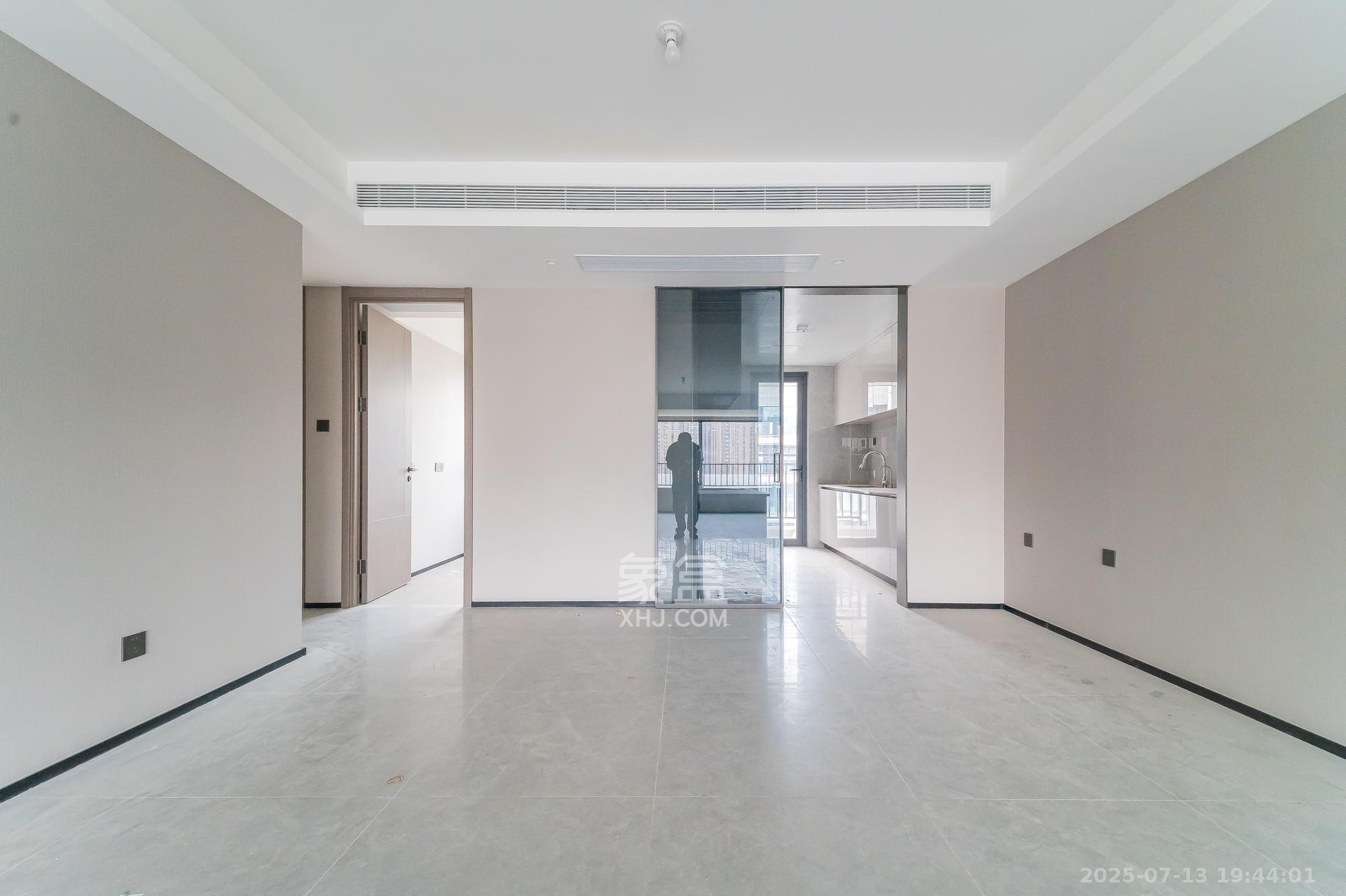 万科松湖天地 4室2厅2卫 227.0万 万科松湖天地 4室2厅2卫 227.0万客厅