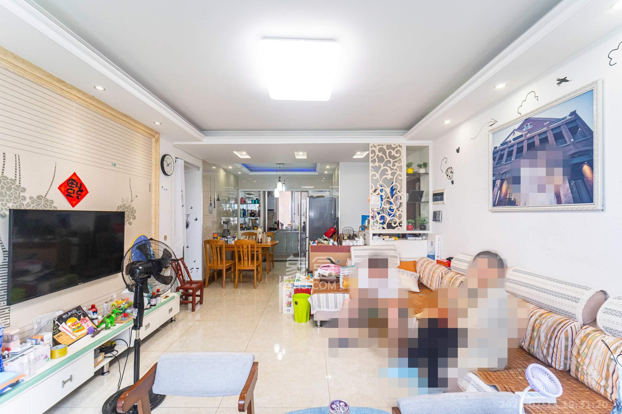 恒广国际景园  3室2厅2卫   88.00万客厅