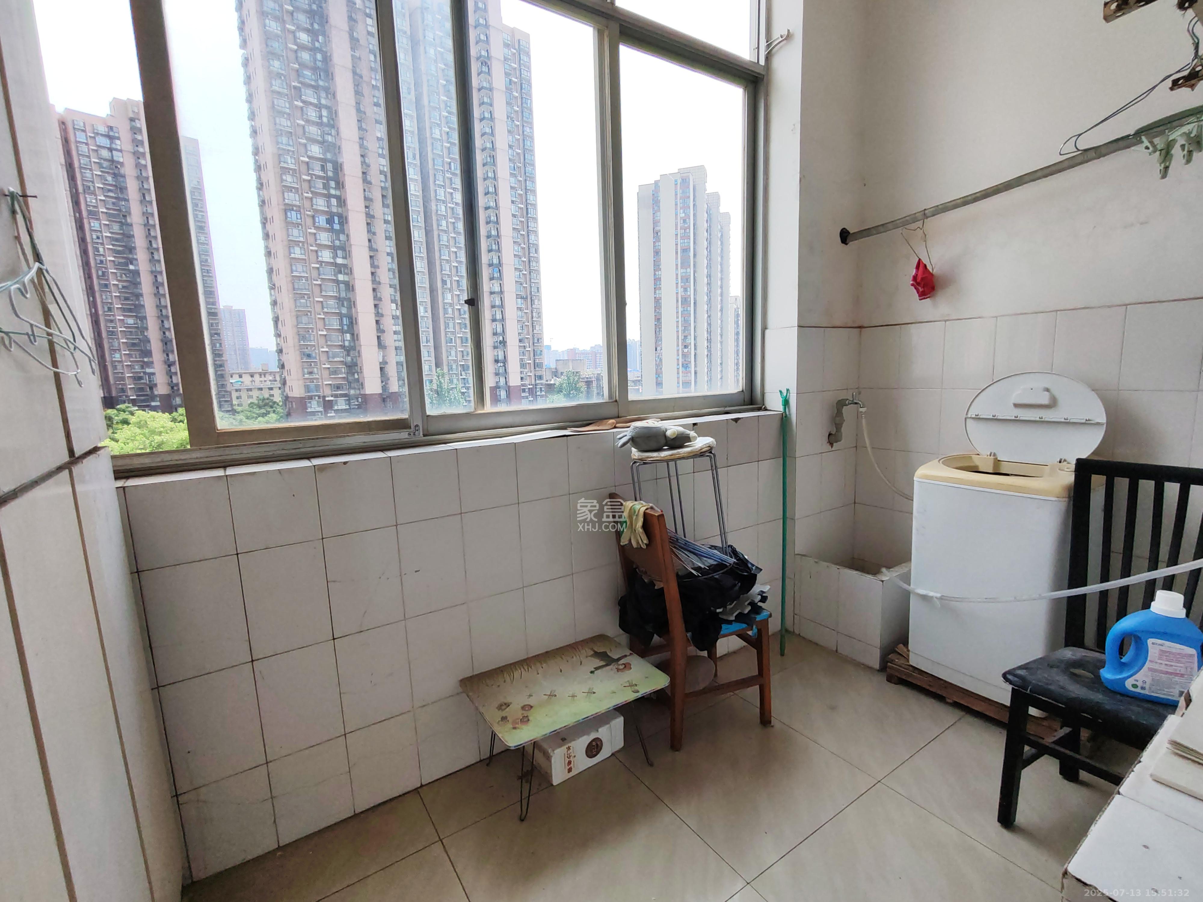 轻苑小区  3室1厅1卫   1800.00元/月室内图