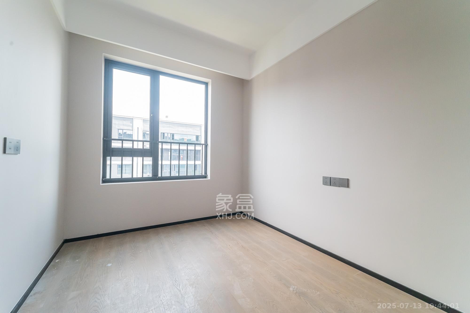 万科松湖天地 4室2厅2卫 227.0万 万科松湖天地 4室2厅2卫 227.0万其他