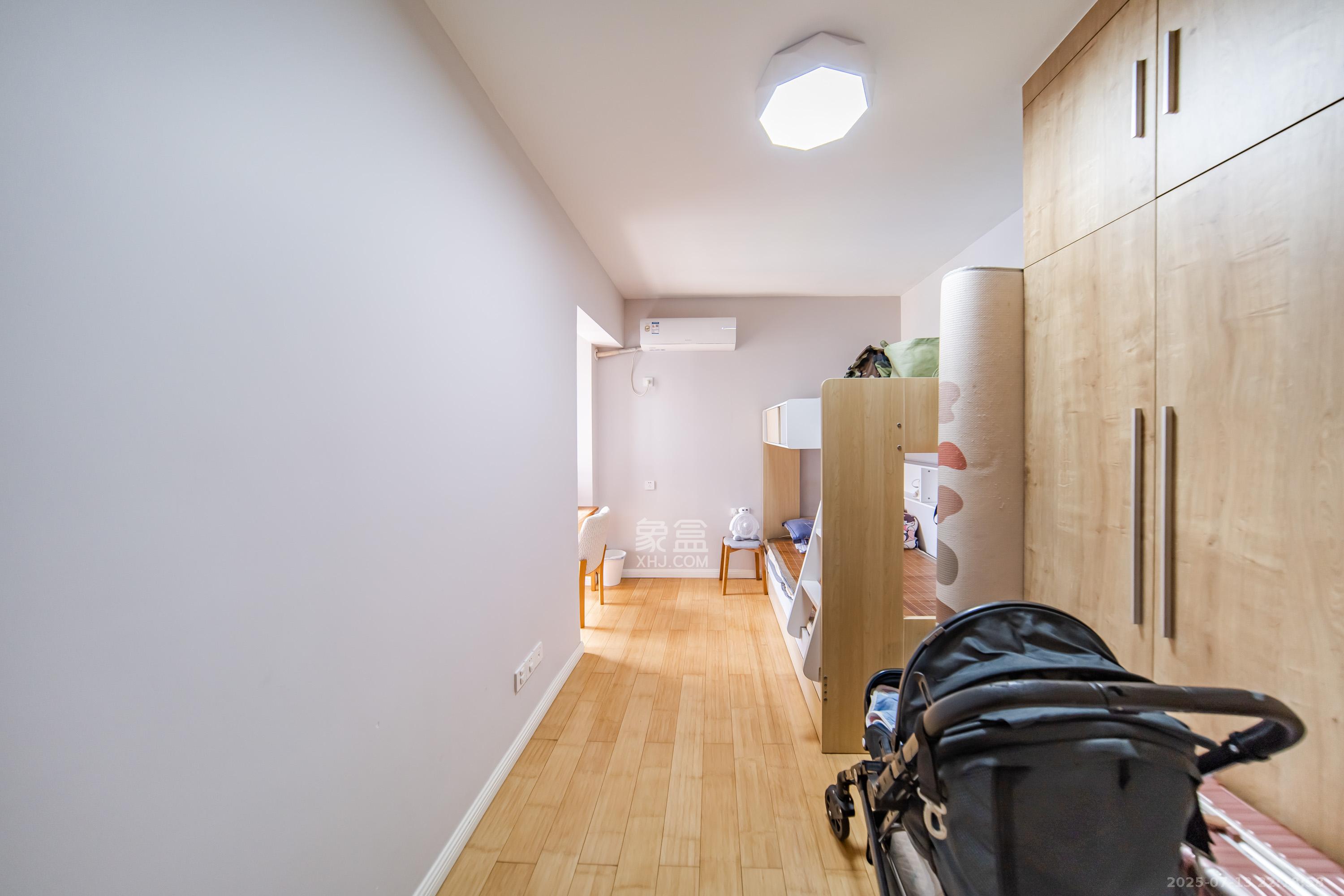 湘熙水郡(观澜海赋家园)  3室2厅1卫    115.0万 湘熙水郡(观澜海赋家园)  3室2厅1卫    115.0万卧室