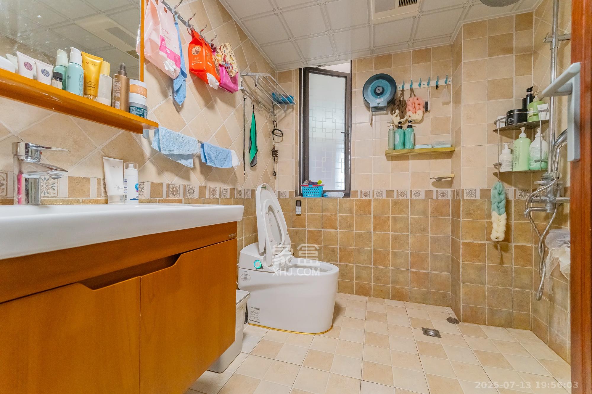 星湖湾一期高层 4室2厅2卫 120.0万 星湖湾一期高层 4室2厅2卫 120.0万卫生间