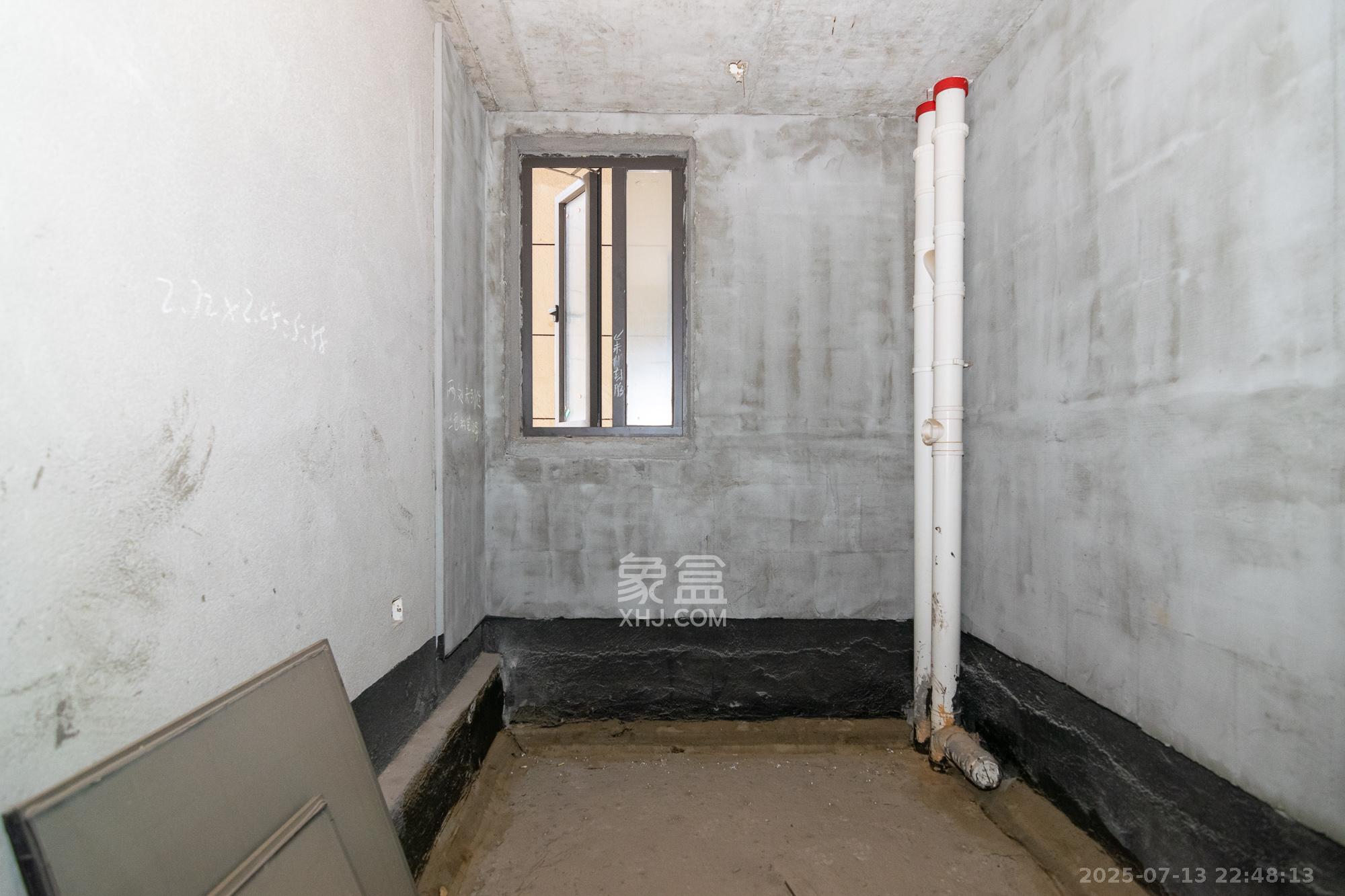 润和山水郡 4室2厅1卫 100.0万 润和山水郡 4室2厅1卫 100.0万卫生间