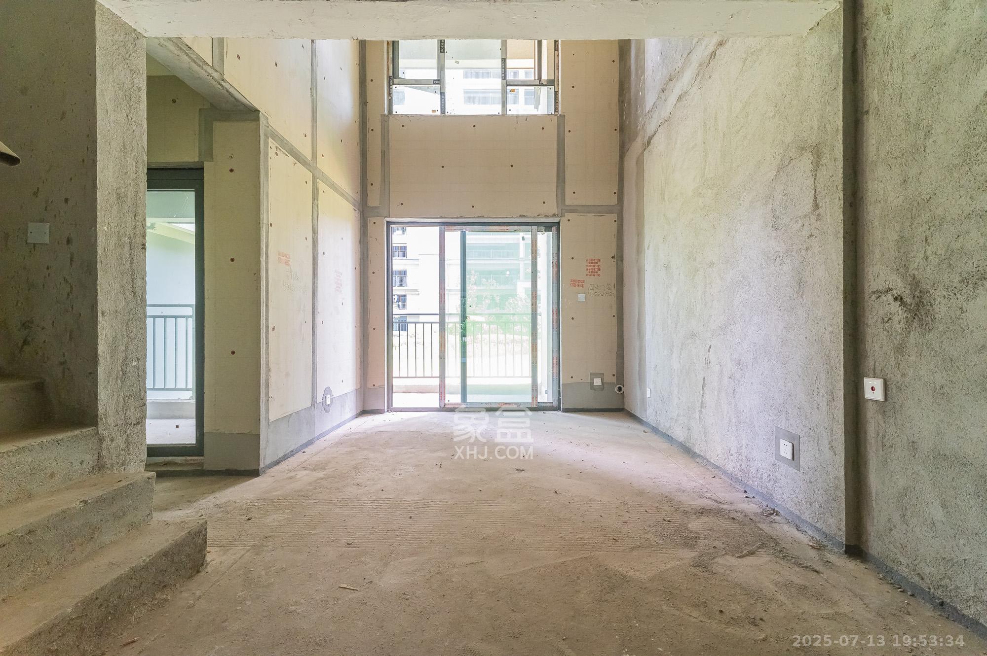 金辉优步星樾 3室2厅1卫 62.8万 金辉优步星樾 3室2厅1卫 62.8万客厅