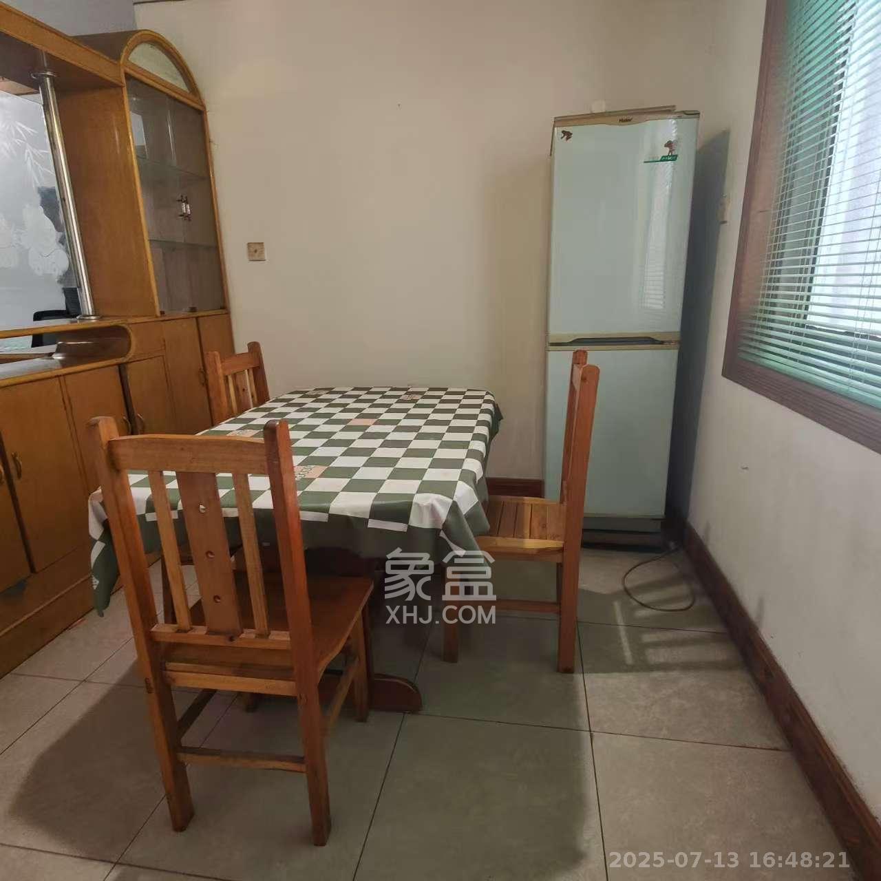 学宫公寓  3室2厅1卫    2500.0元/月室内图