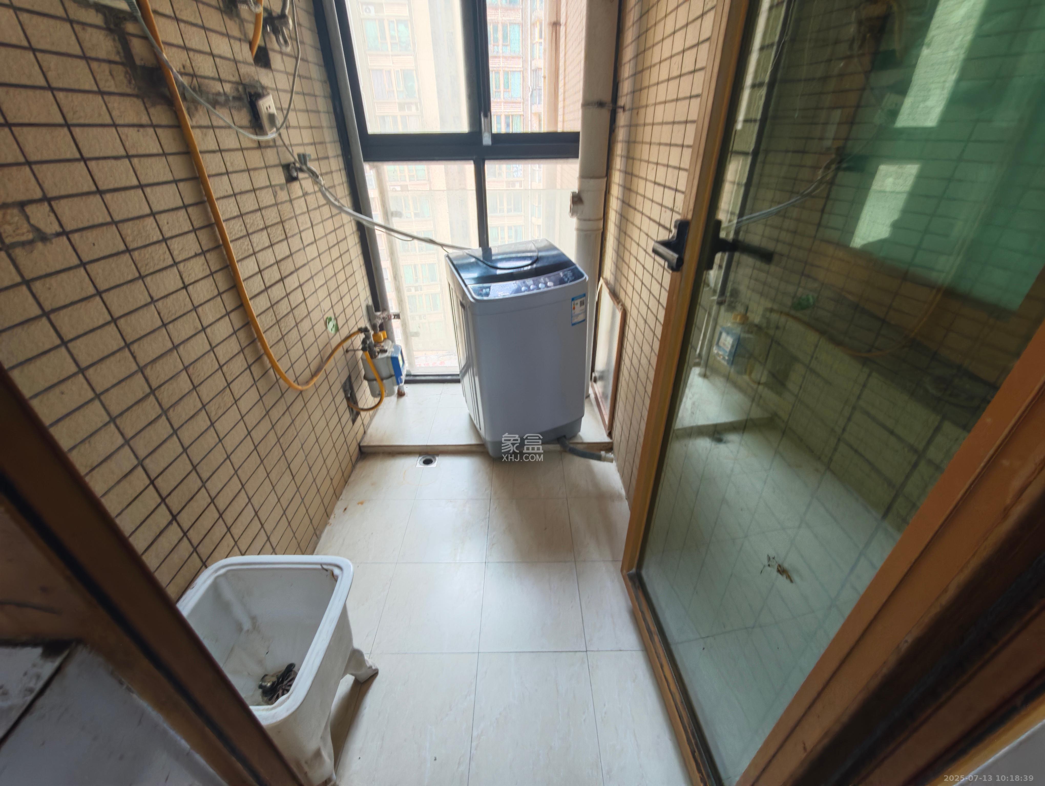 天健芙蓉盛世一期  3室2厅2卫   3200.00元/月室内图
