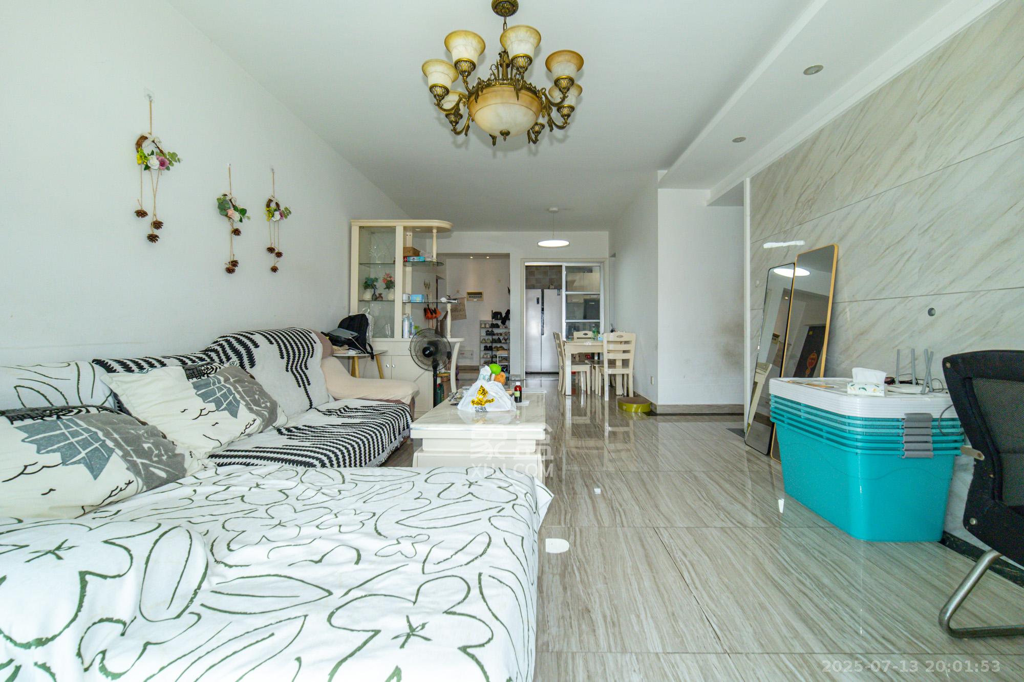 蓝山郡 2室2厅1卫 45.0万 蓝山郡 2室2厅1卫 45.0万客厅