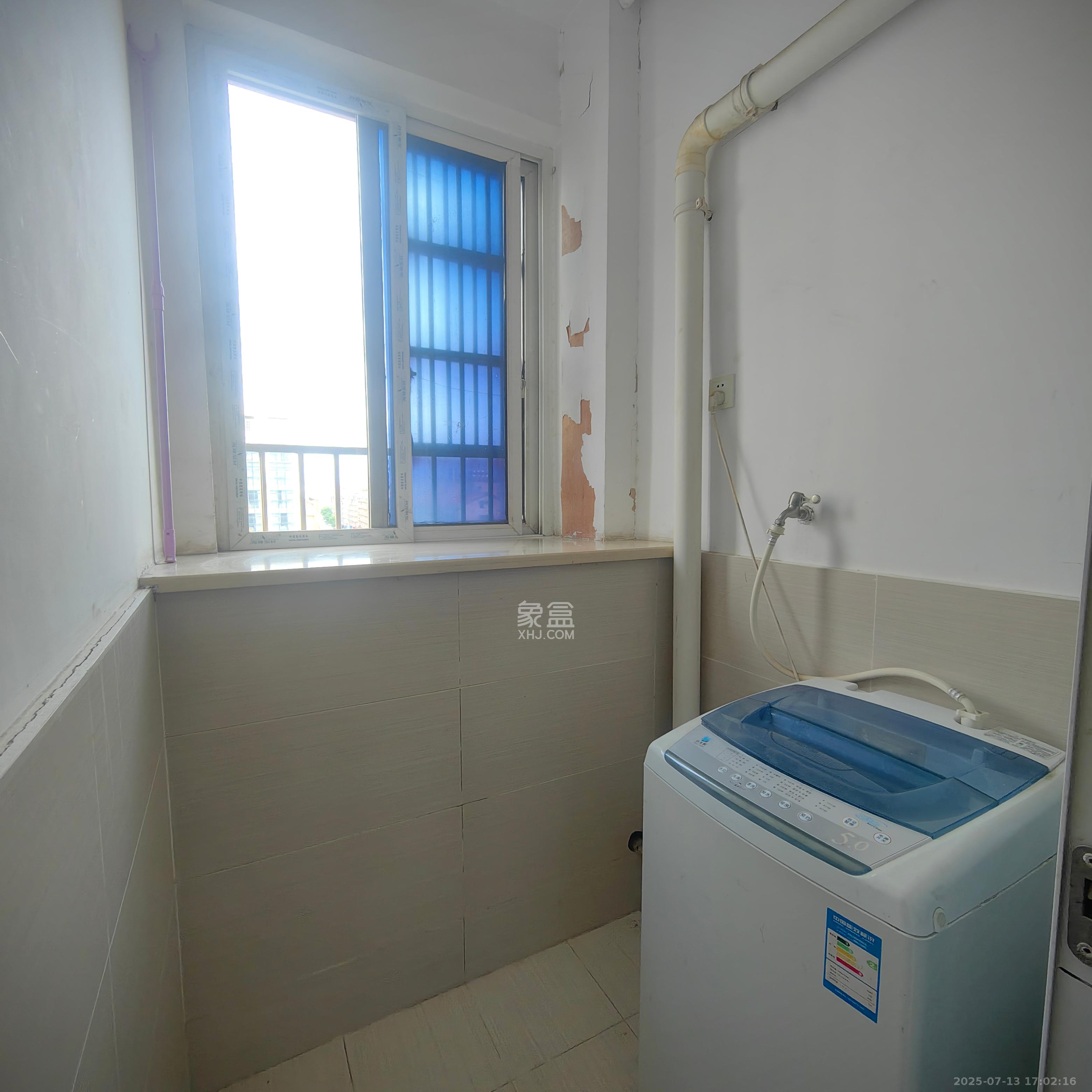 月亮湾草莓街区一、二期  1室1厅1卫    1200.0元/月 月亮湾草莓街区一、二期  1室1厅1卫    1200.0元/月室内图