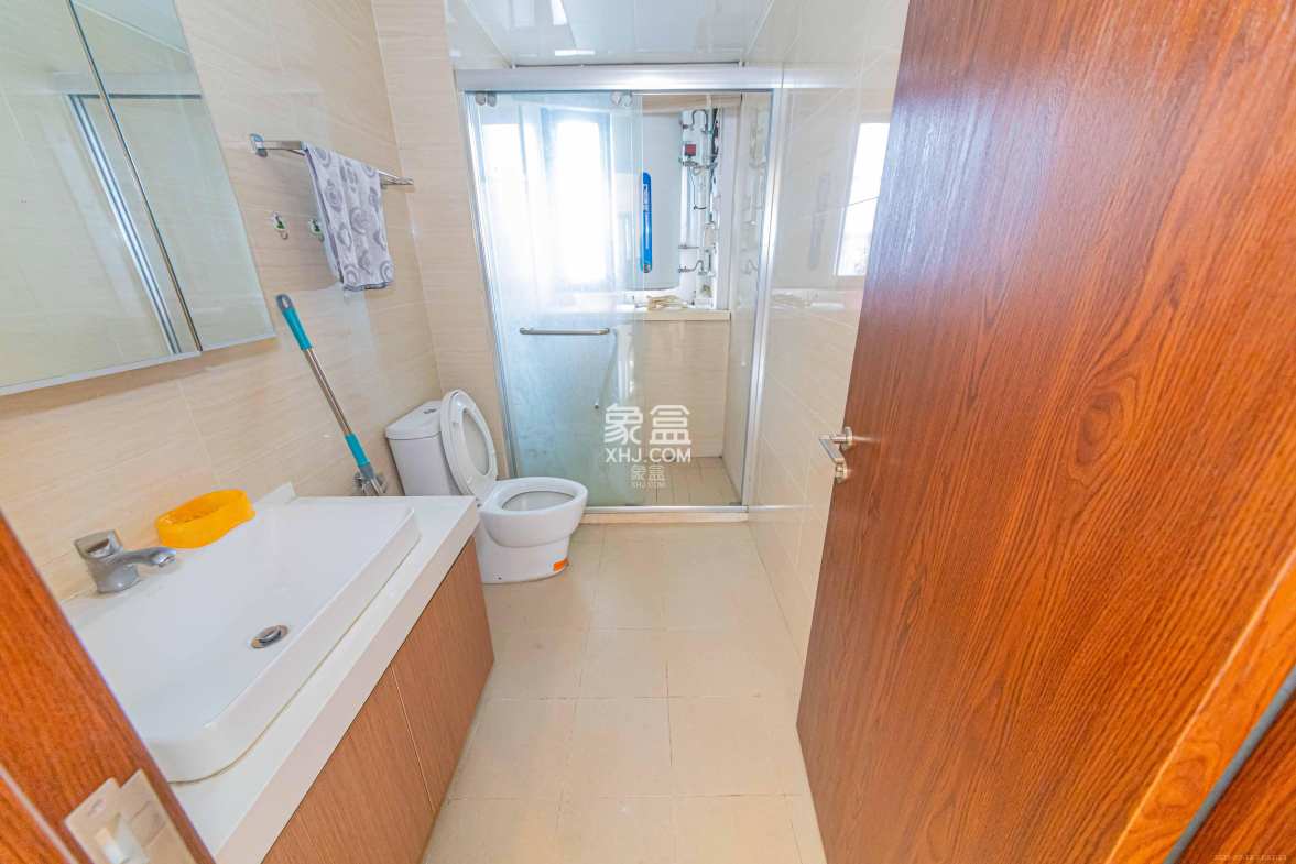绿地公馆(绿地名邸) 3室2厅2卫 160.0万 绿地公馆(绿地名邸) 3室2厅2卫 160.0万卫生间
