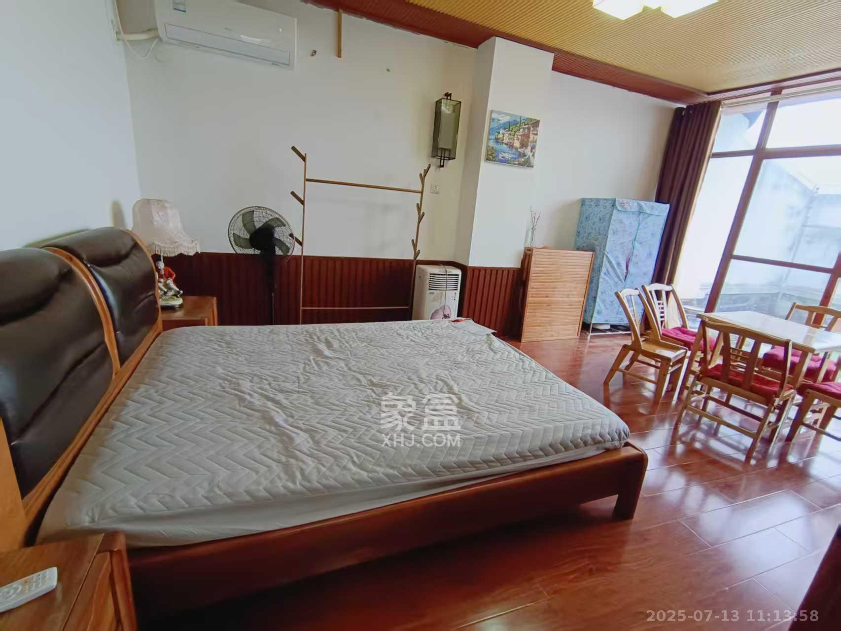 阳光100三期  4室2厅2卫   5500.00元/月室内图