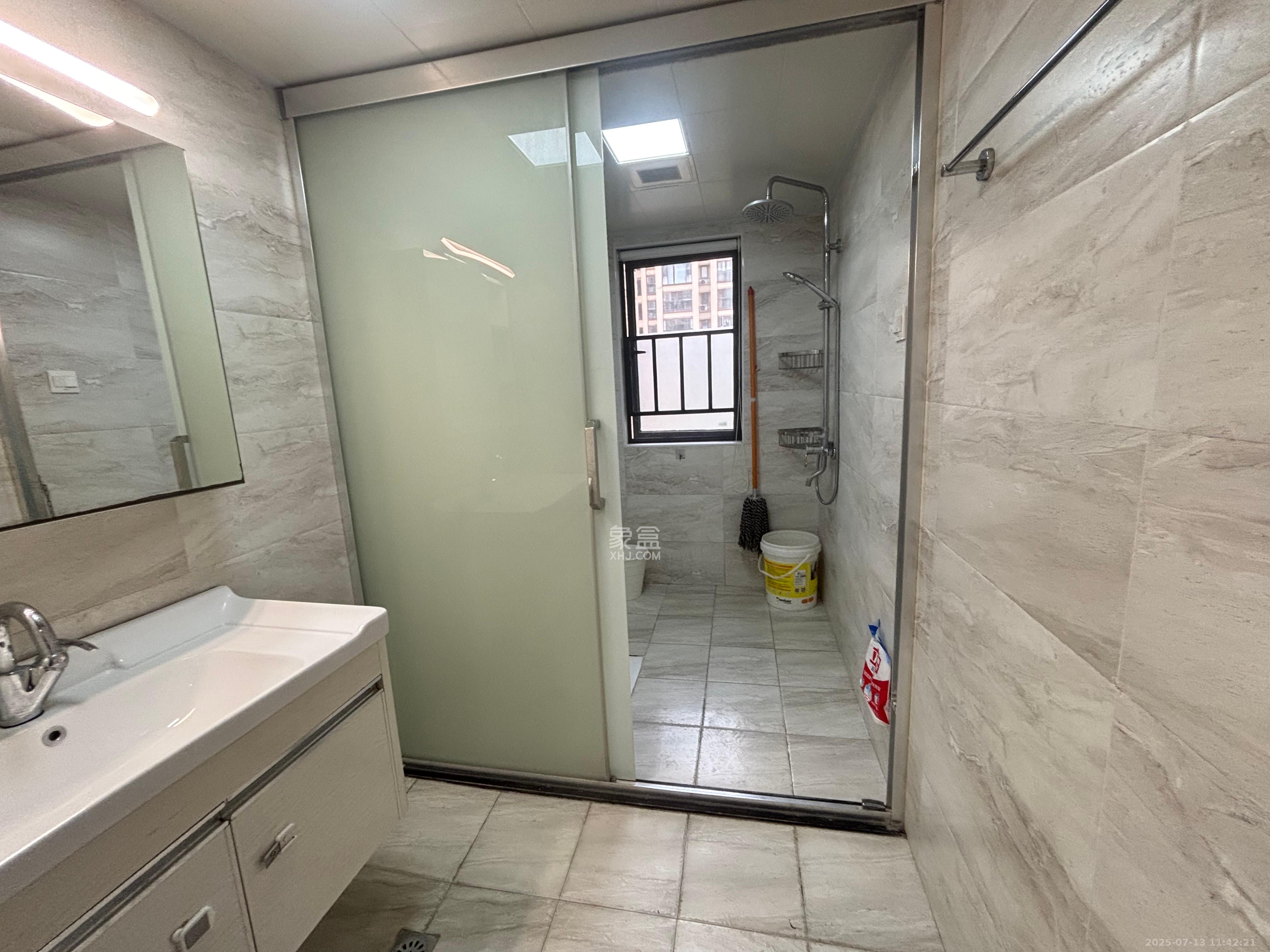 中建芙蓉嘉苑  3室1厅1卫   2400.00元/月室内图