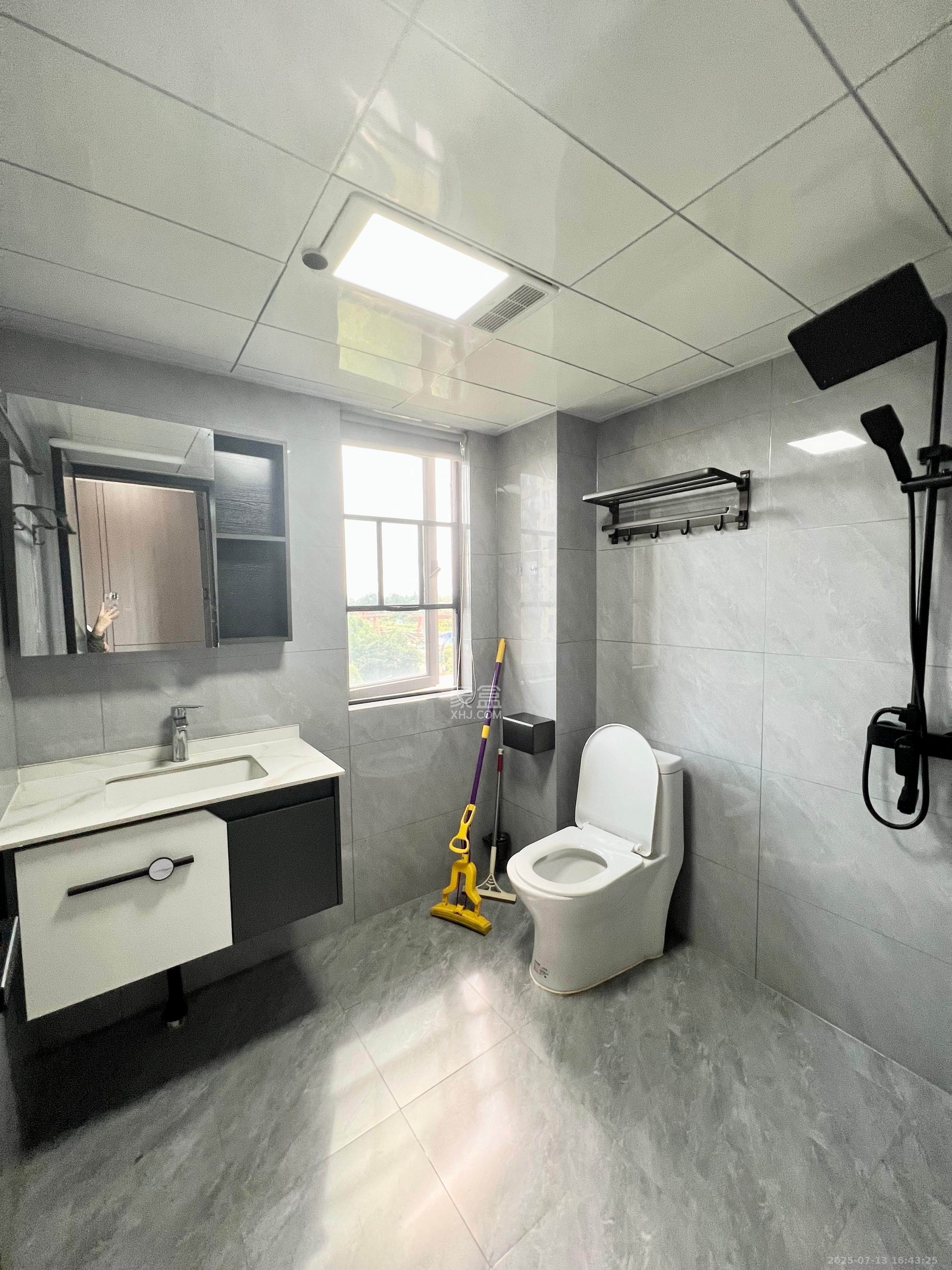 地铁中建君和城  4室2厅2卫    3500.0元/月室内图