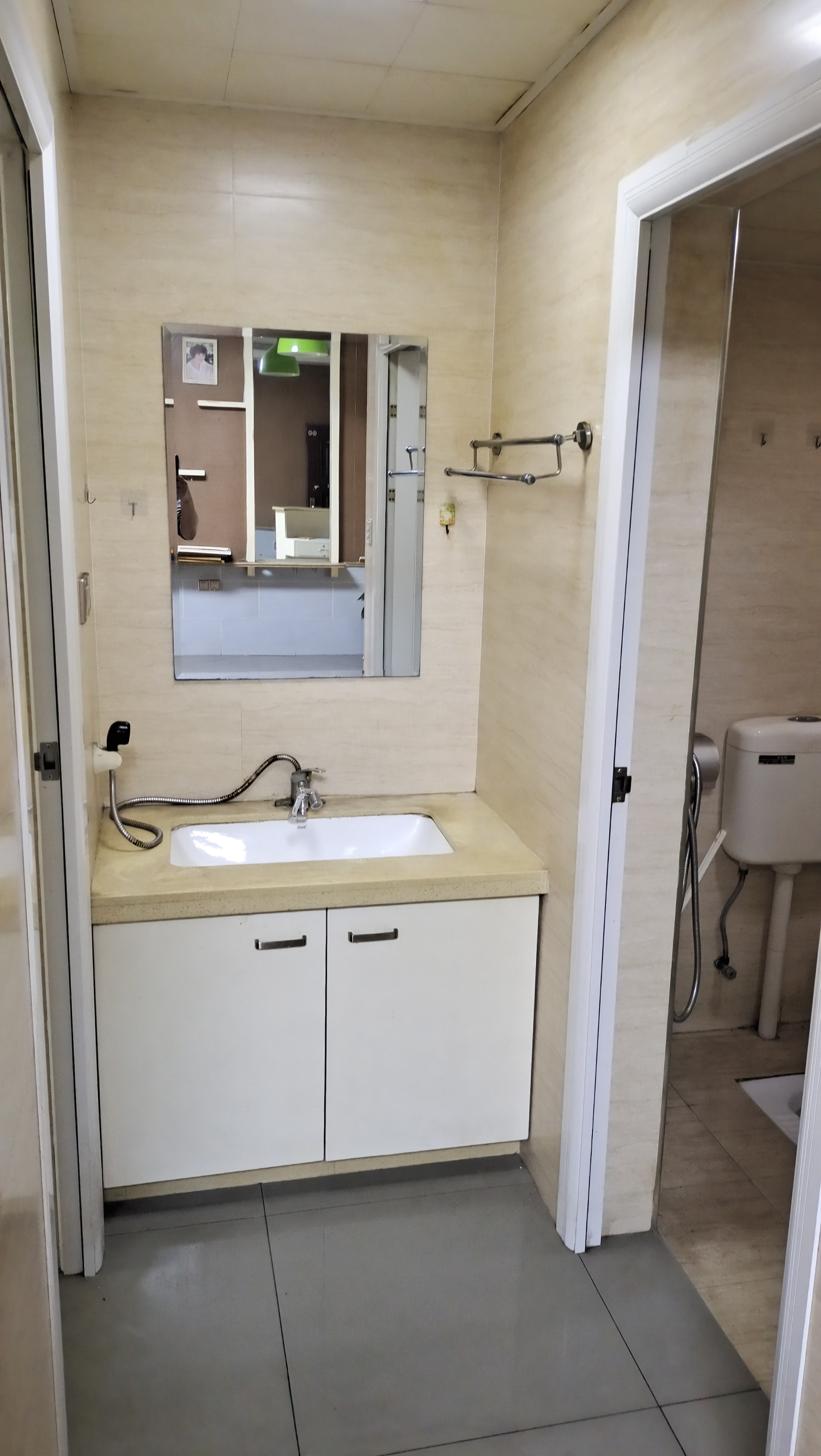 湘中园 1室1厅1卫 700.0元/月 湘中园 1室1厅1卫 700.0元/月室内图