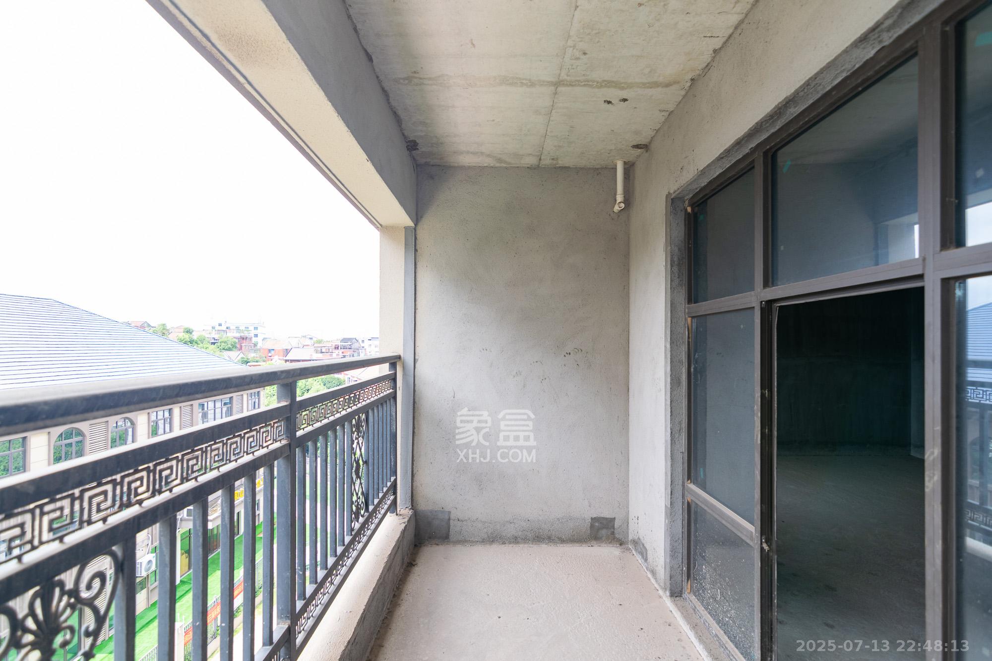 润和山水郡  4室2厅1卫   105.00万阳台
