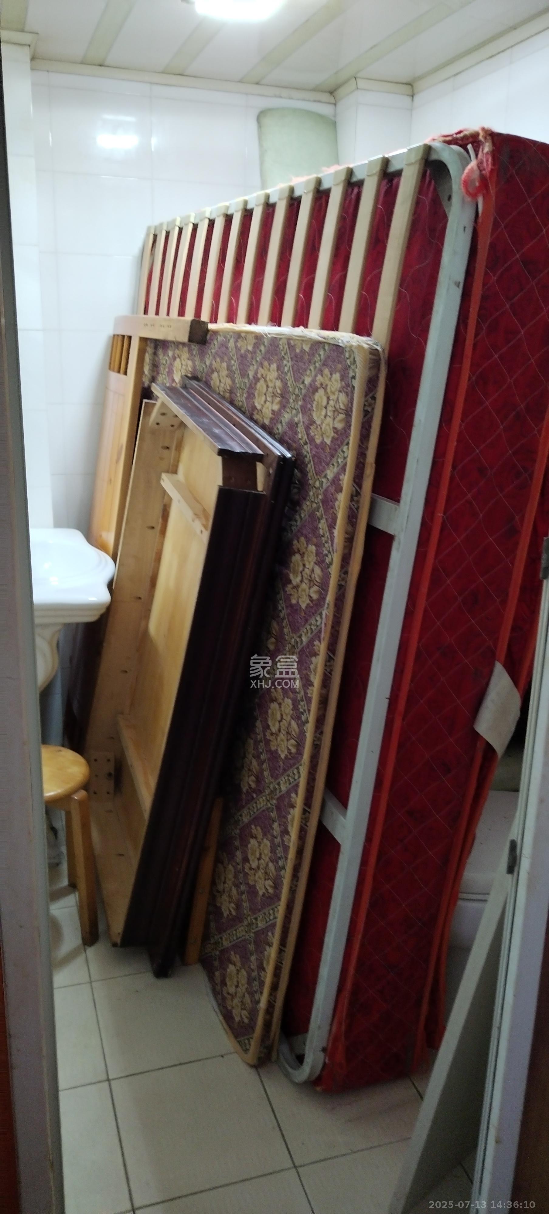 莲湖汽配城 3室2厅2卫 1800.0元/月 莲湖汽配城 3室2厅2卫 1800.0元/月室内图