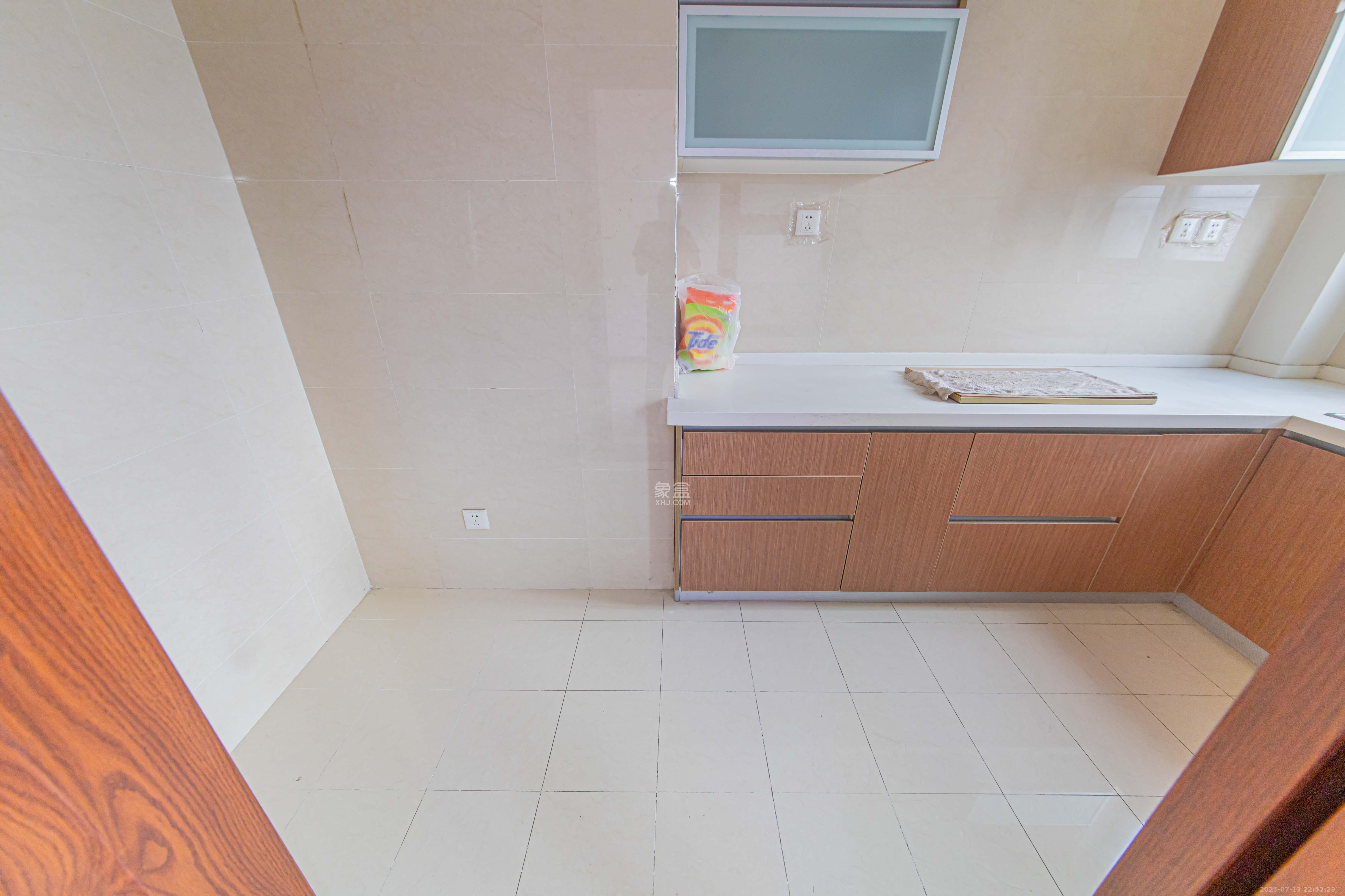 绿地公馆(绿地名邸) 3室2厅2卫 160.0万 绿地公馆(绿地名邸) 3室2厅2卫 160.0万厨房