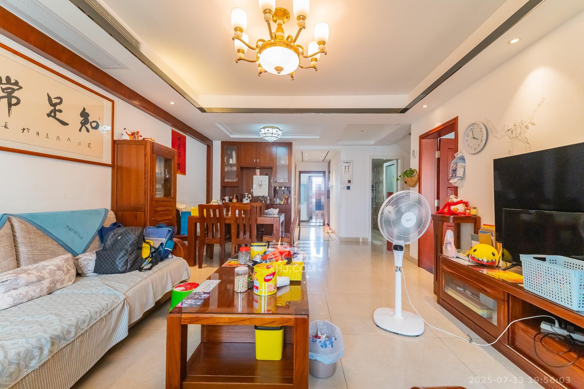 星湖湾一期高层 4室2厅2卫 120.0万 星湖湾一期高层 4室2厅2卫 120.0万客厅