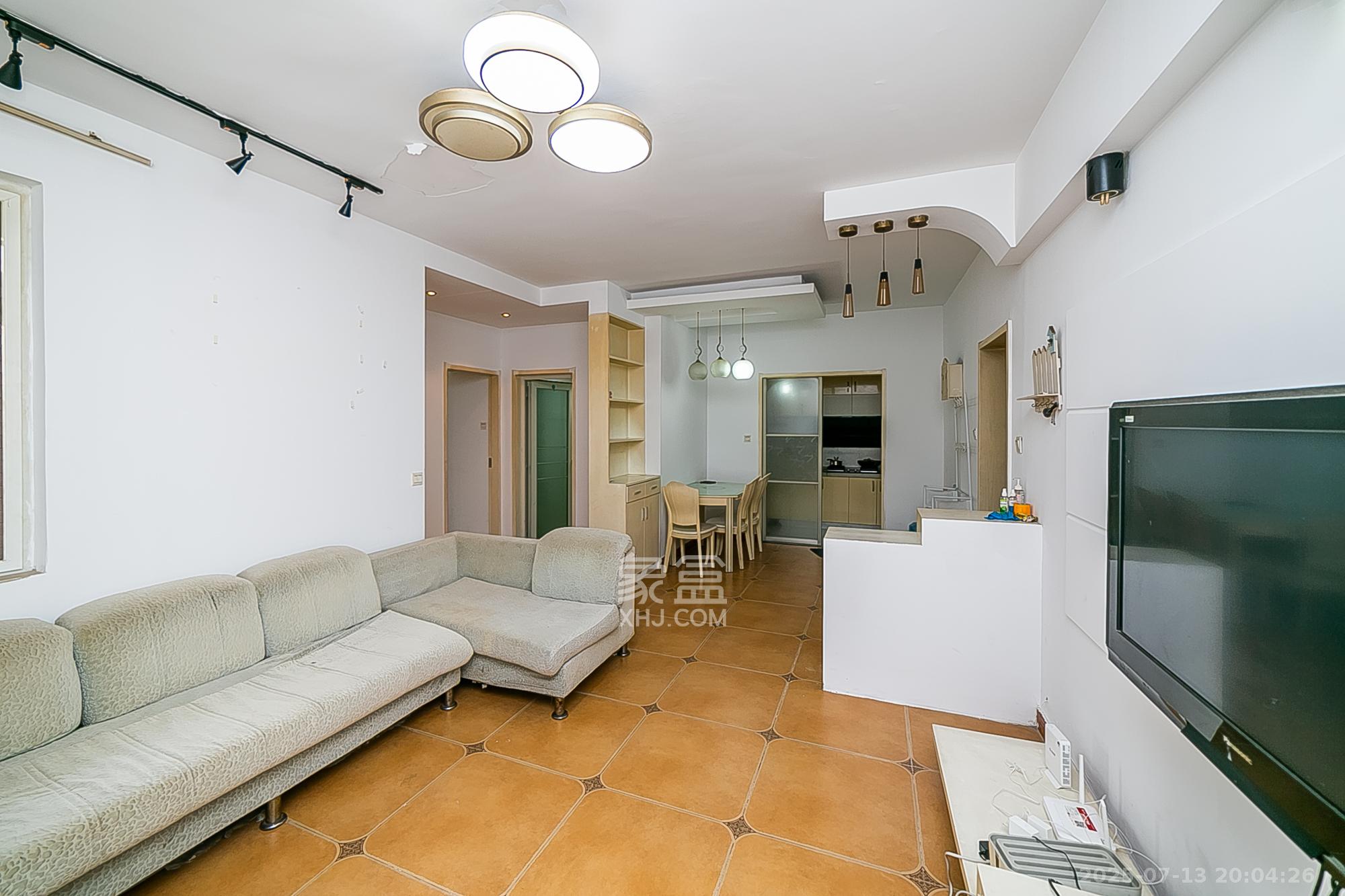 巧克力空间(建鸿达现代大厦)  2室2厅1卫    59.8万 巧克力空间(建鸿达现代大厦)  2室2厅1卫    59.8万客厅