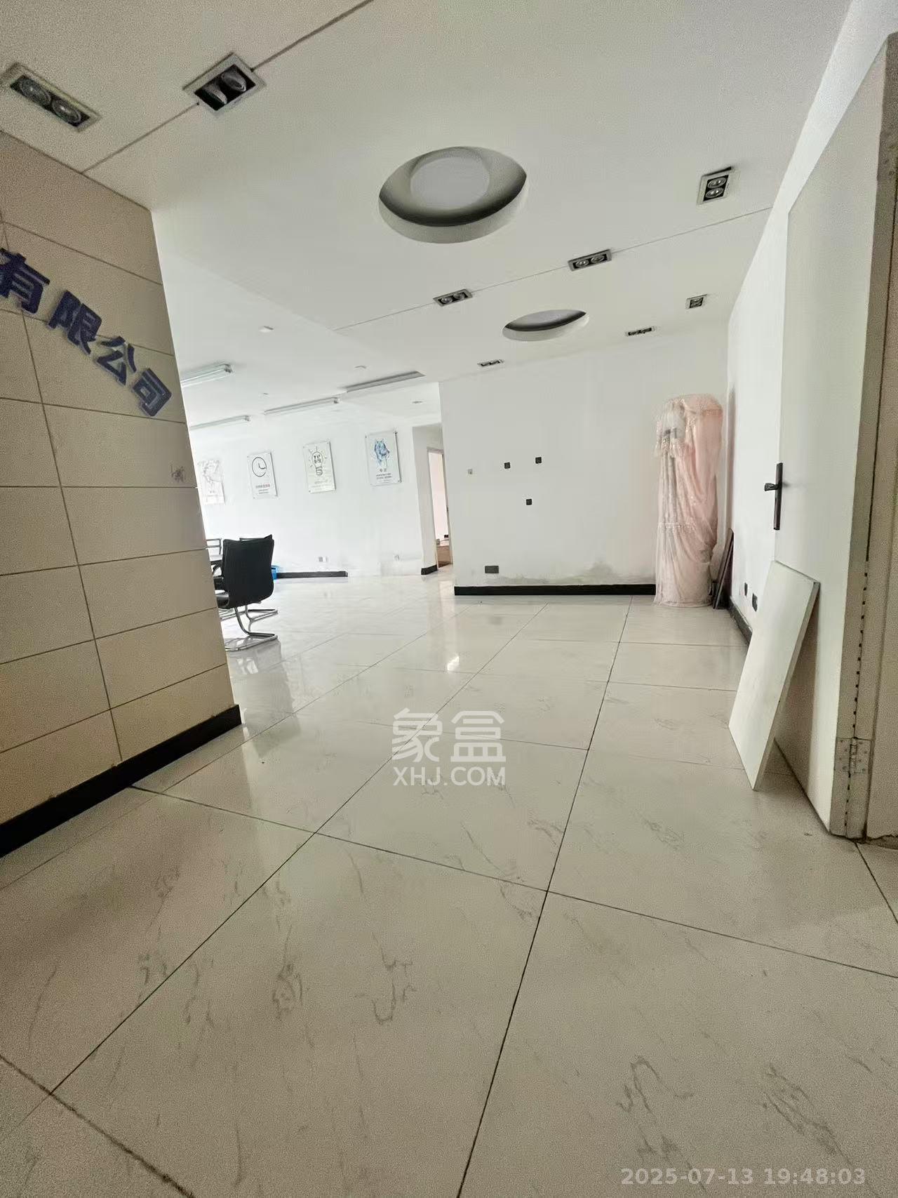 湖南财富中心  5室2厅2卫    4800.0元/月室内图