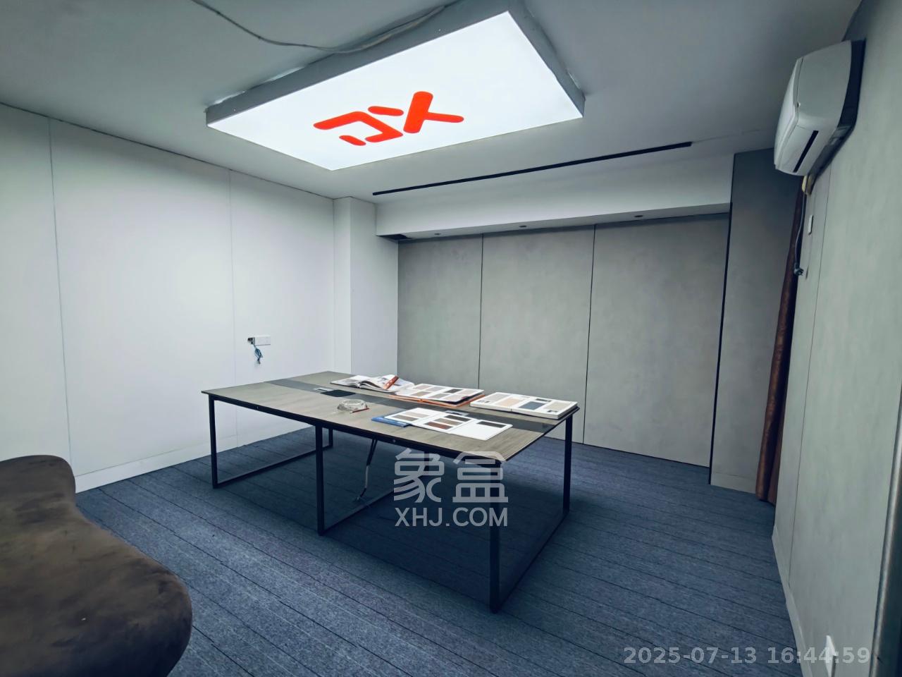 新时代广场  3室1厅1卫   4100.00元/月室内图