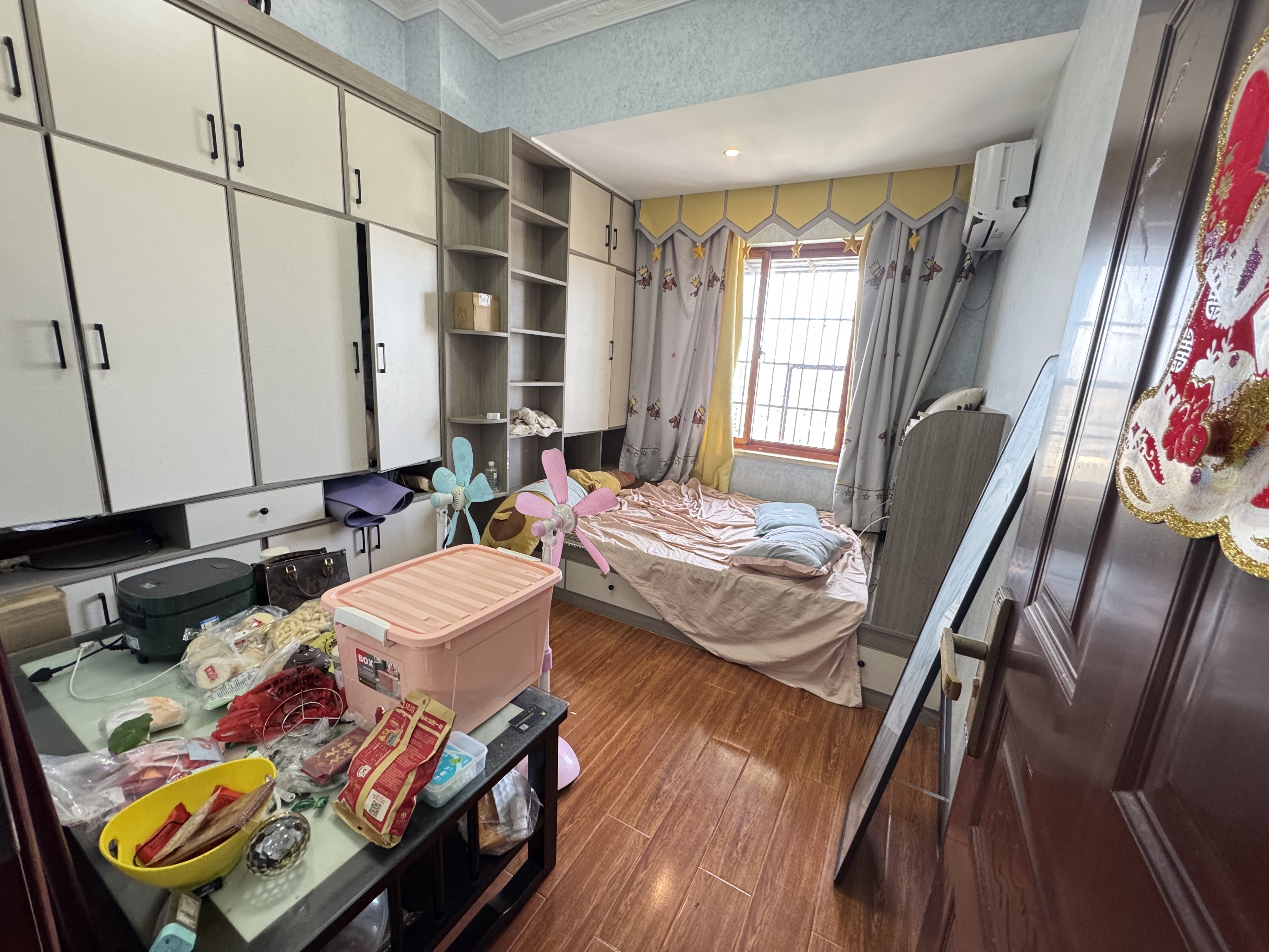 节能大厦  2室2厅1卫   82.00万客厅