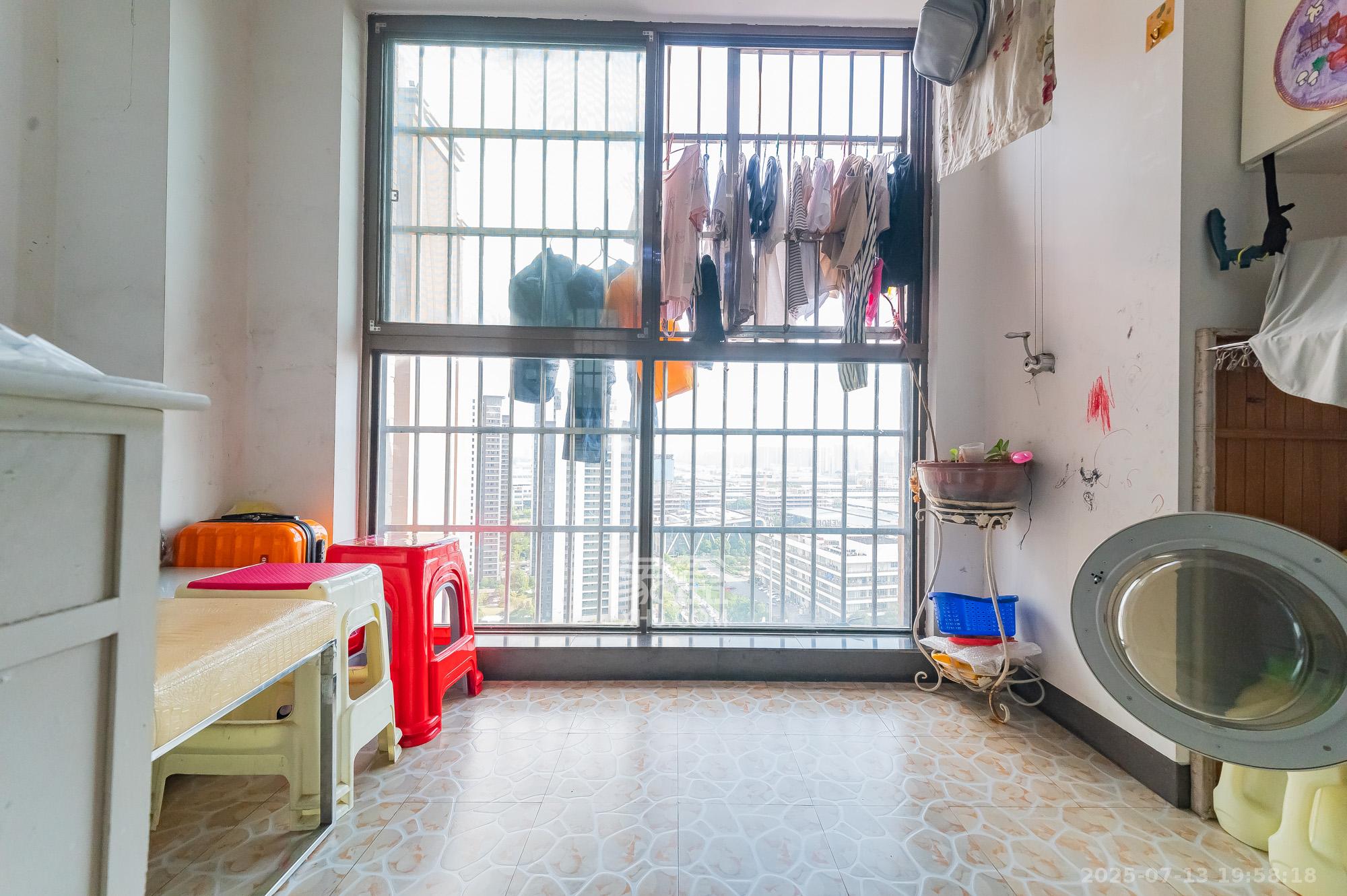 家和院  3室2厅1卫    65.0万 家和院  3室2厅1卫    65.0万阳台