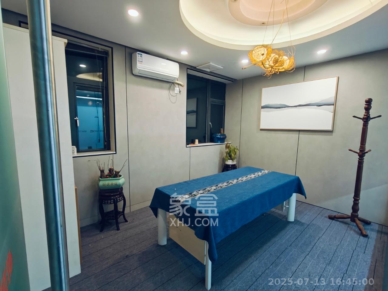新时代广场  3室1厅1卫   4100.00元/月室内图