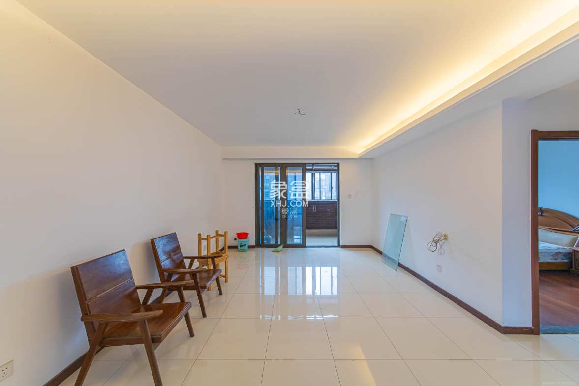 绿地公馆(绿地名邸) 3室2厅2卫 160.0万 绿地公馆(绿地名邸) 3室2厅2卫 160.0万客厅