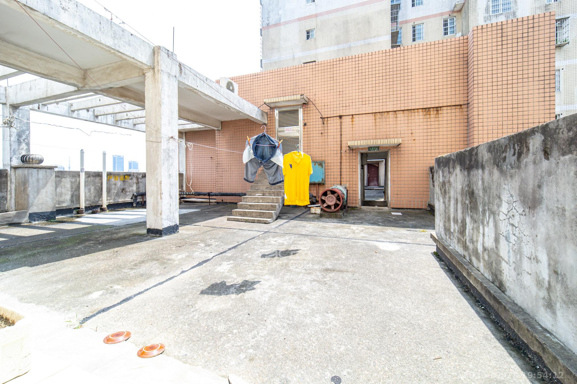 荣鑫家园  3室2厅2卫   52.80万其他