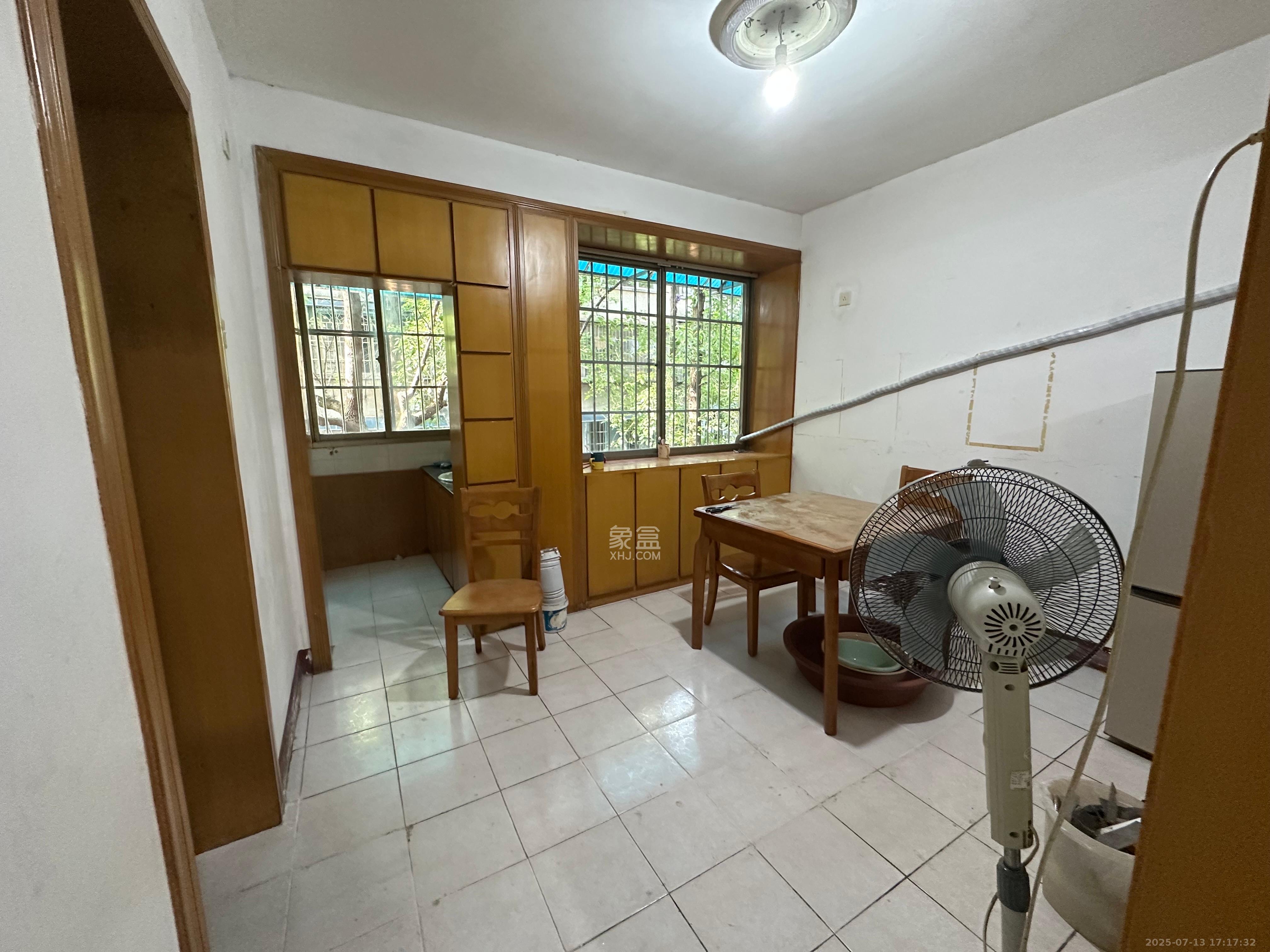 赤岗小区(一二三片) 2室1厅1卫 1500.0元/月 赤岗小区(一二三片) 2室1厅1卫 1500.0元/月室内图