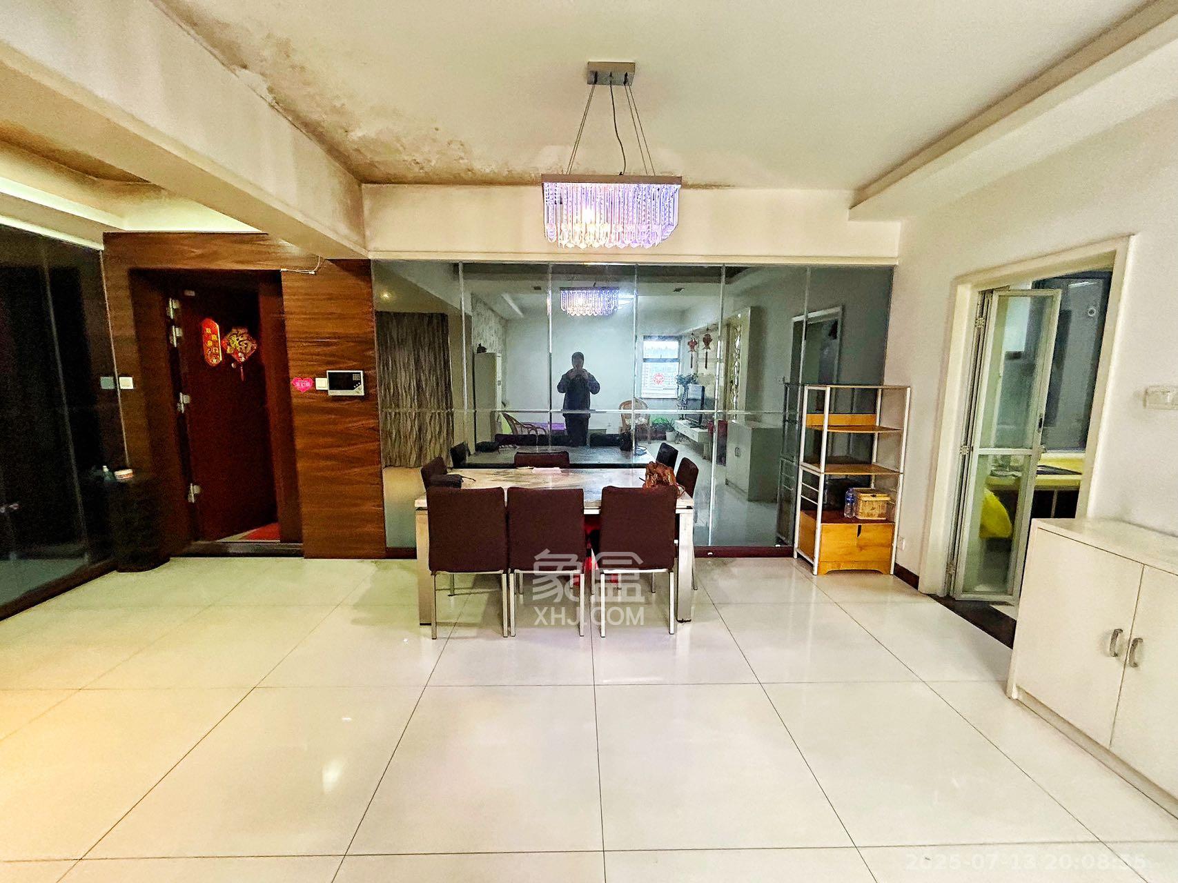 滨江君悦香邸  3室2厅2卫    2600.0元/月室内图