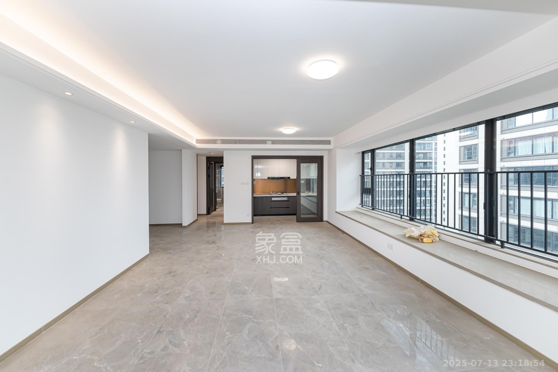 越秀湘江星汇城三期 4室2厅3卫 260.0万 越秀湘江星汇城三期 4室2厅3卫 260.0万客厅