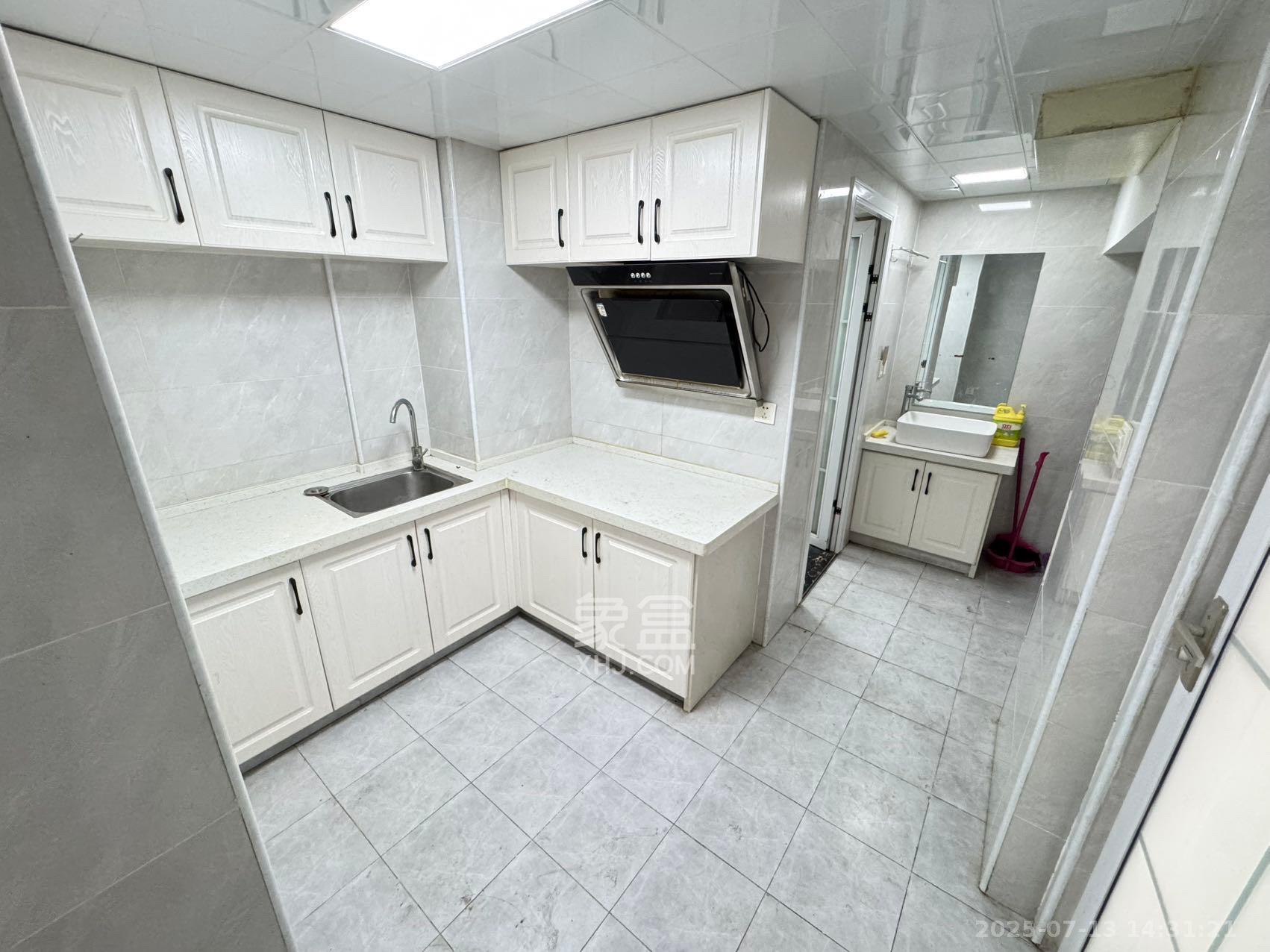 洋湖时代 3室1厅2卫 2700.0元/月 洋湖时代 3室1厅2卫 2700.0元/月室内图