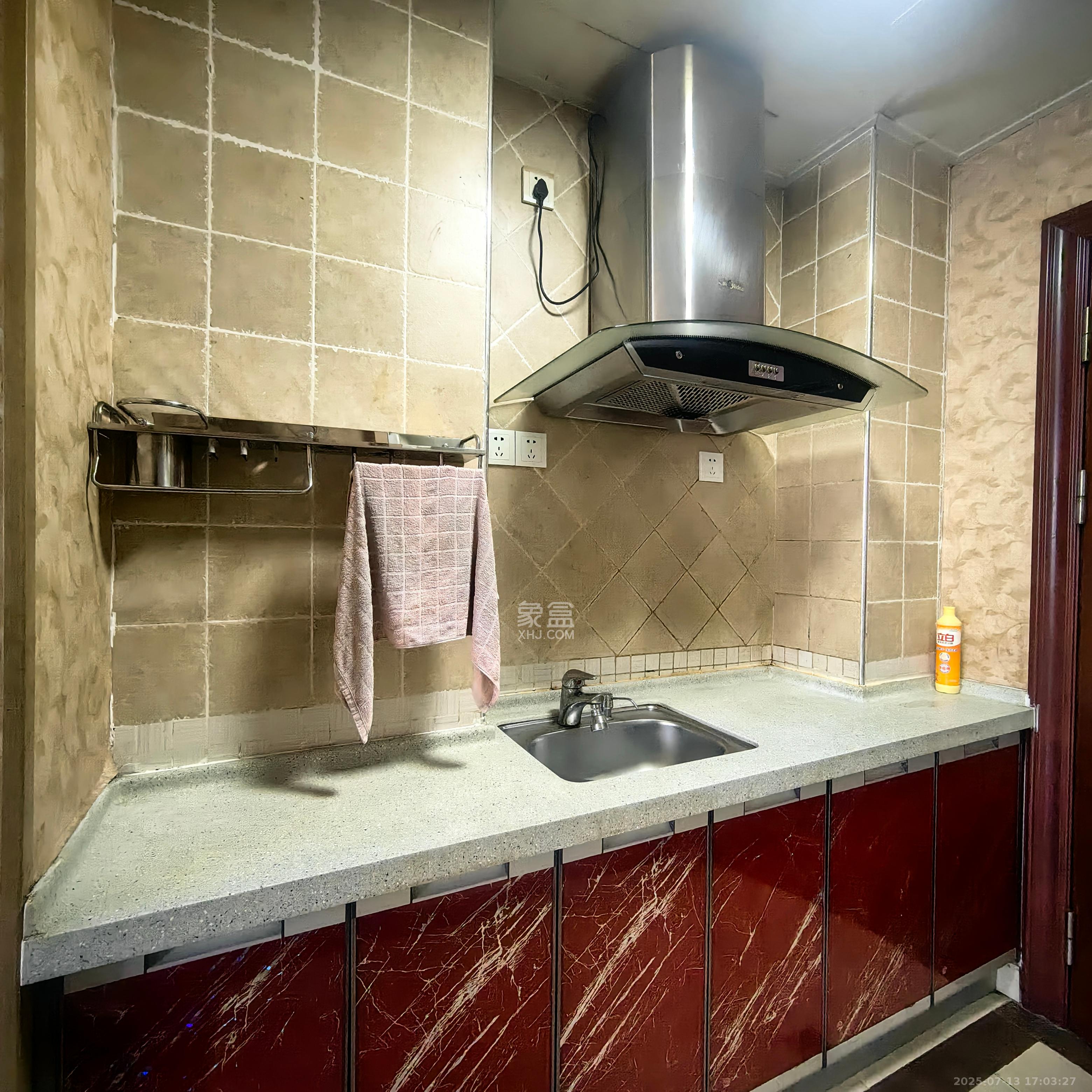 月亮湾草莓街区一、二期  1室1厅1卫    1200.0元/月 月亮湾草莓街区一、二期  1室1厅1卫    1200.0元/月室内图