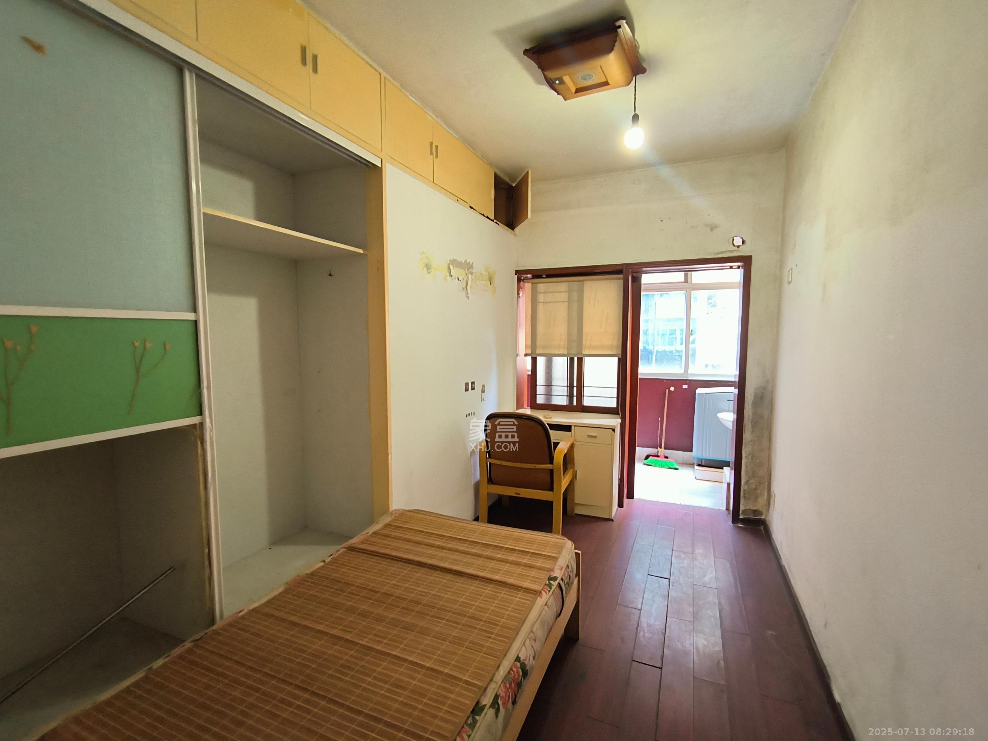 袁家岭省煤炭厅宿舍(芙蓉区省煤炭局小区)  3室1厅1卫    2500.0元/月 袁家岭省煤炭厅宿舍(芙蓉区省煤炭局小区)  3室1厅1卫    2500.0元/月室内图