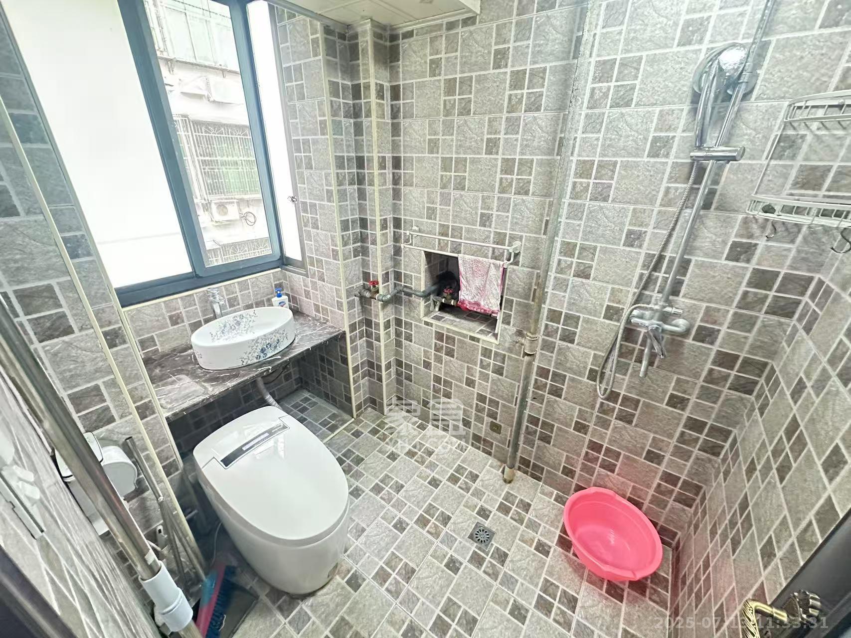 爱民路民主党派宿舍  3室2厅1卫    3000.0元/月 爱民路民主党派宿舍  3室2厅1卫    3000.0元/月室内图